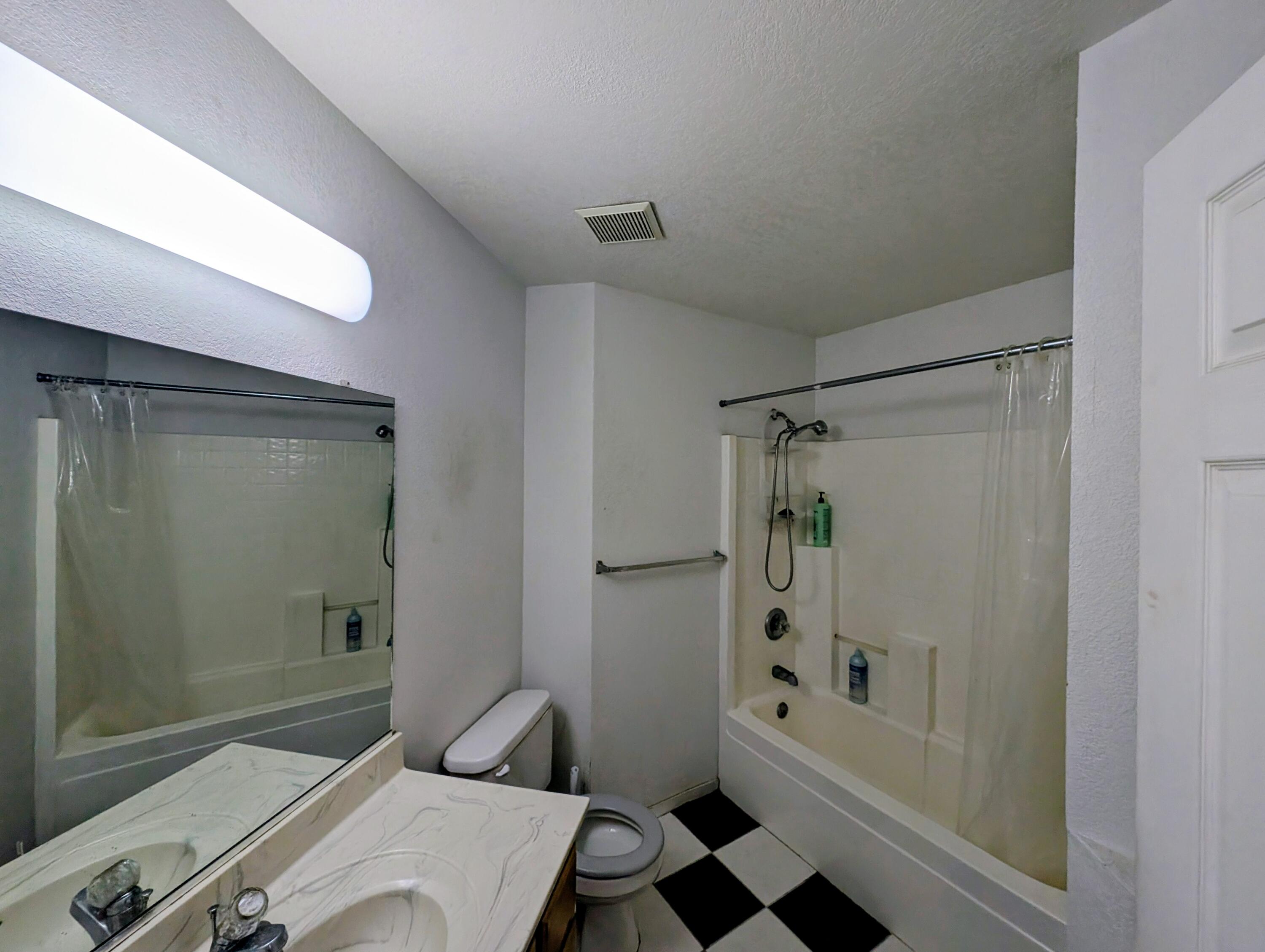 500 Buttonwood Ct, Tulare, CA 93274