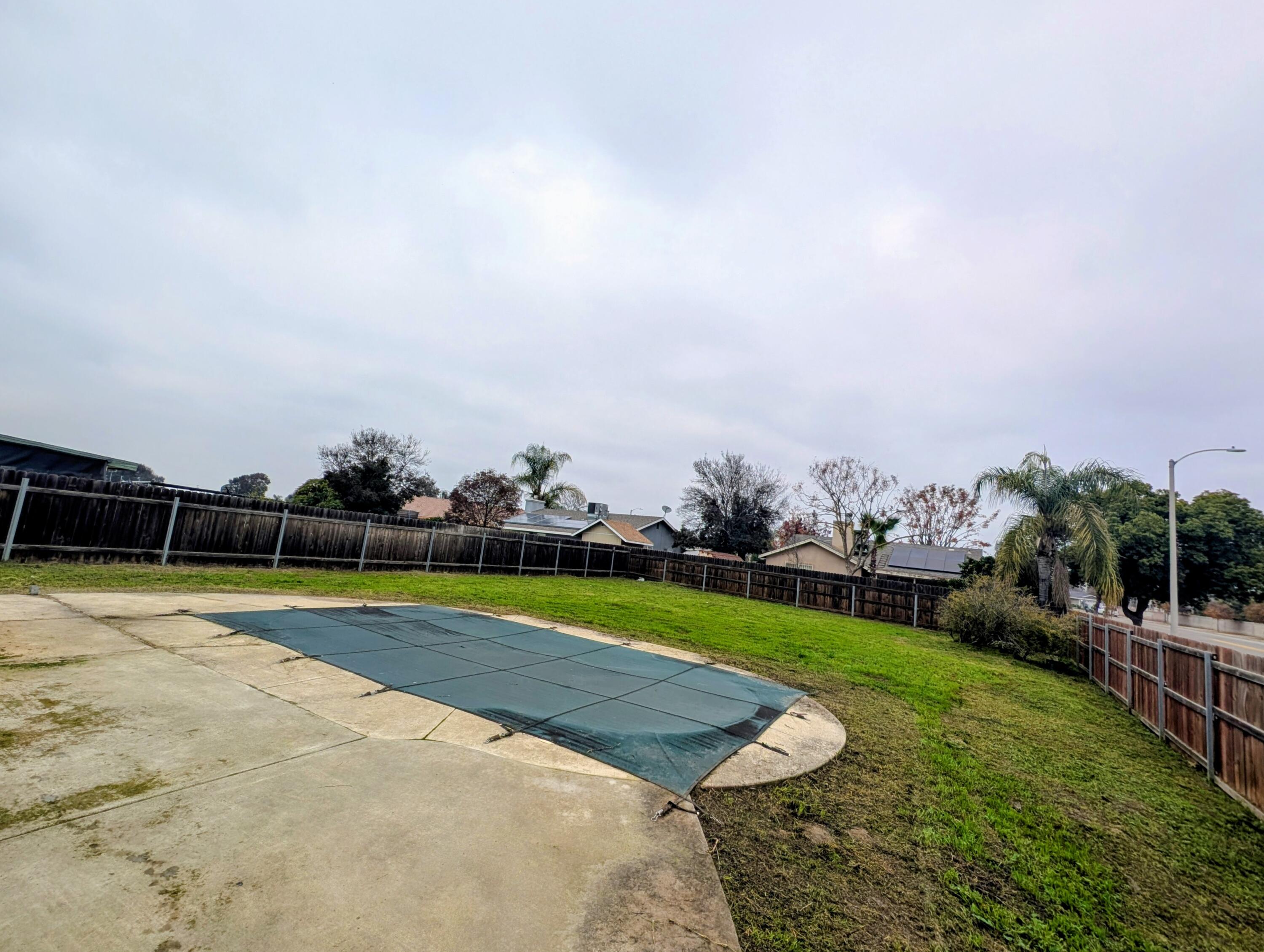 500 Buttonwood Ct, Tulare, CA 93274