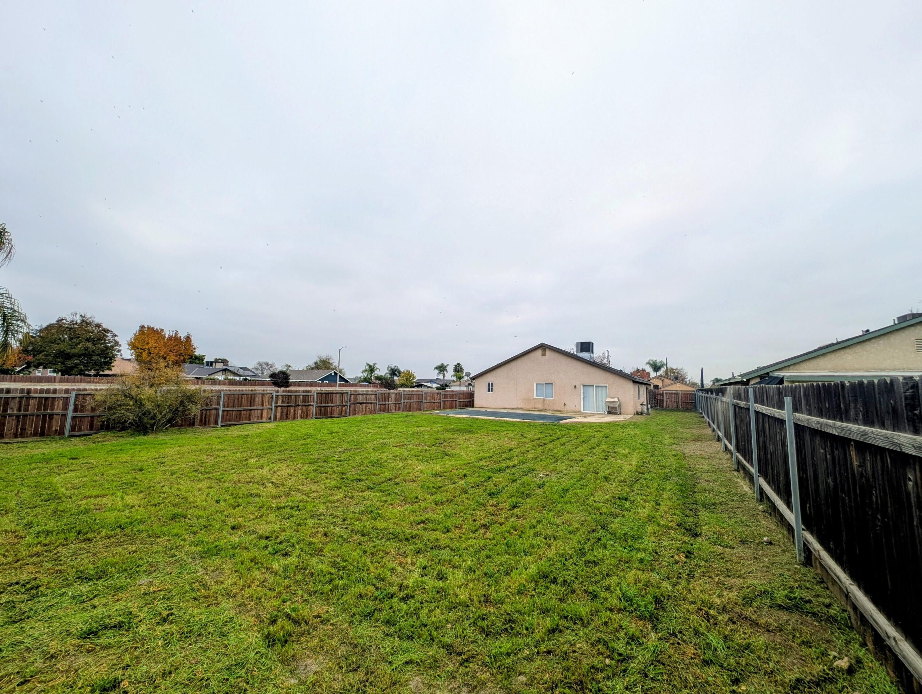 500 Buttonwood Ct, Tulare, CA 93274
