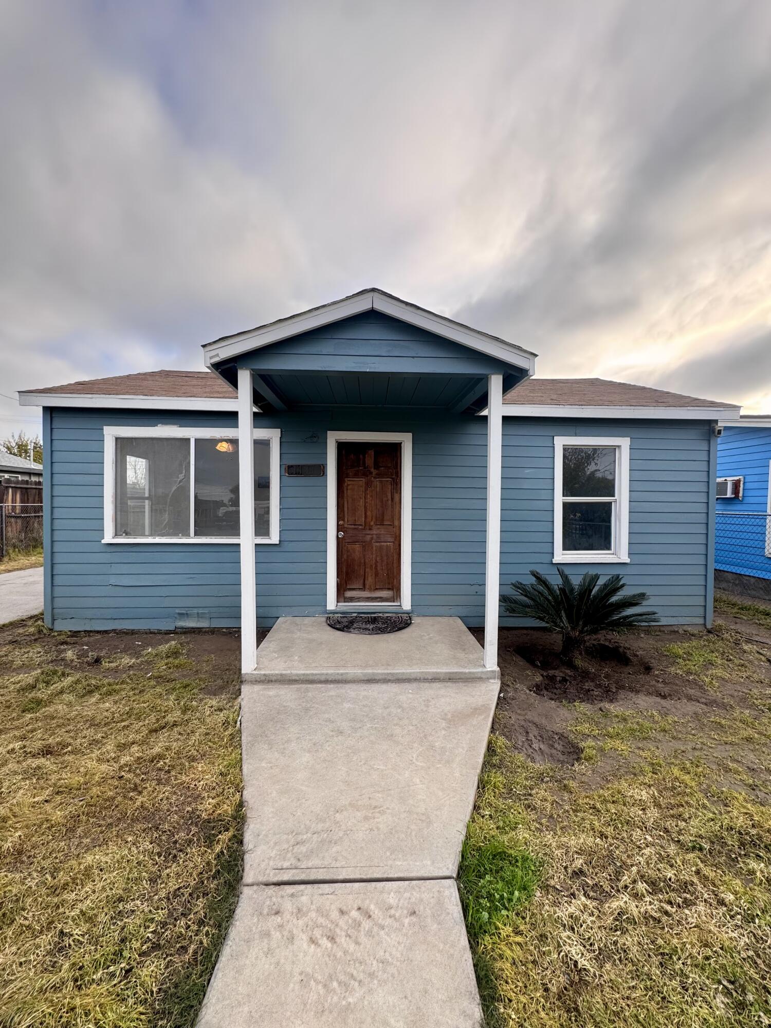 1131 W Buena Vista Ave, Visalia, CA 93291