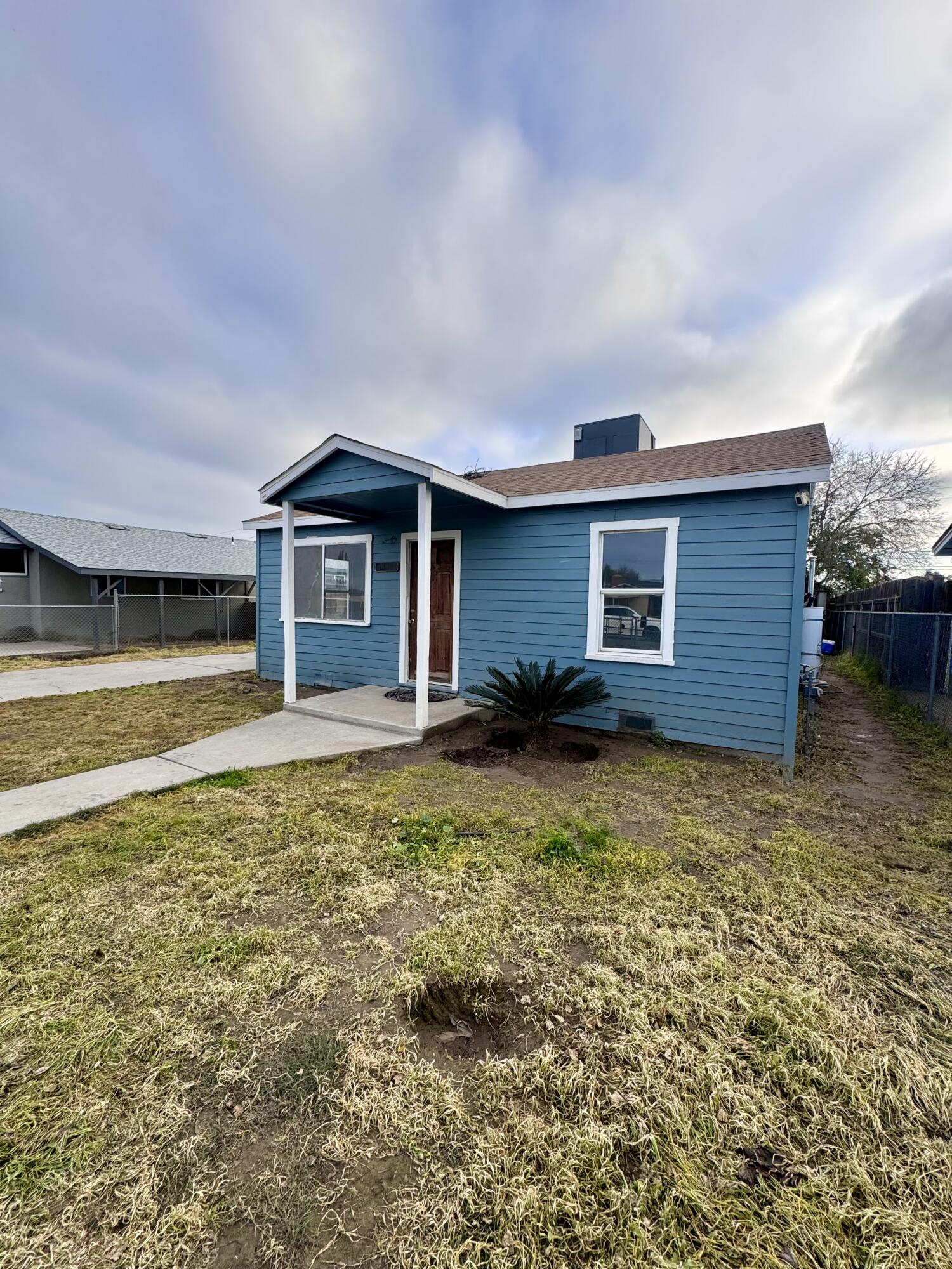 1131 W Buena Vista Ave, Visalia, CA 93291