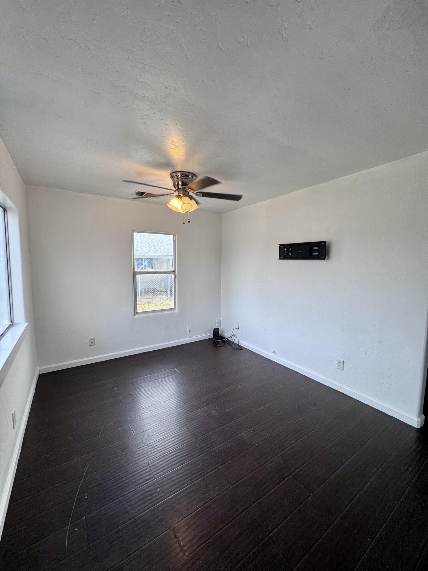 1131 W Buena Vista Ave, Visalia, CA 93291