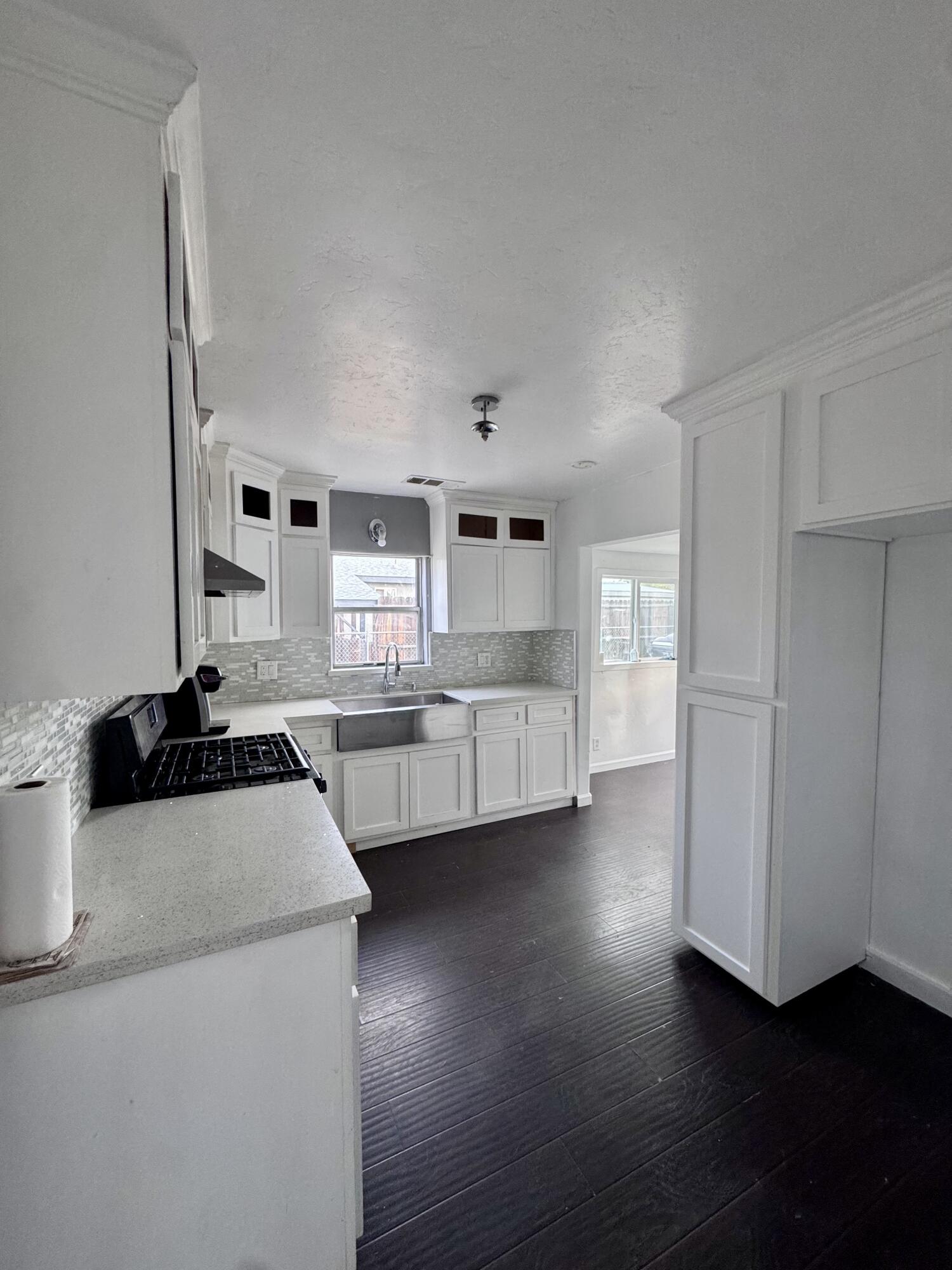 1131 W Buena Vista Ave, Visalia, CA 93291