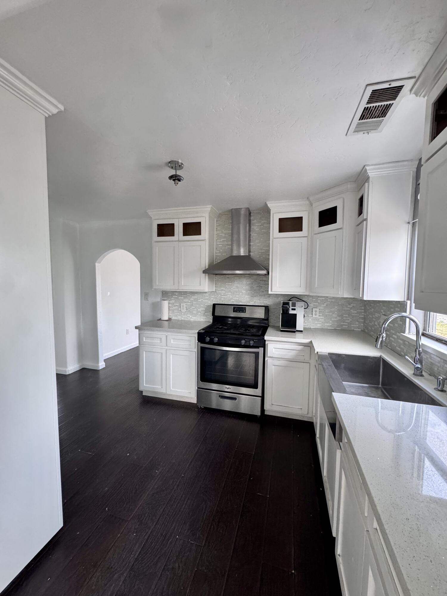 1131 W Buena Vista Ave, Visalia, CA 93291