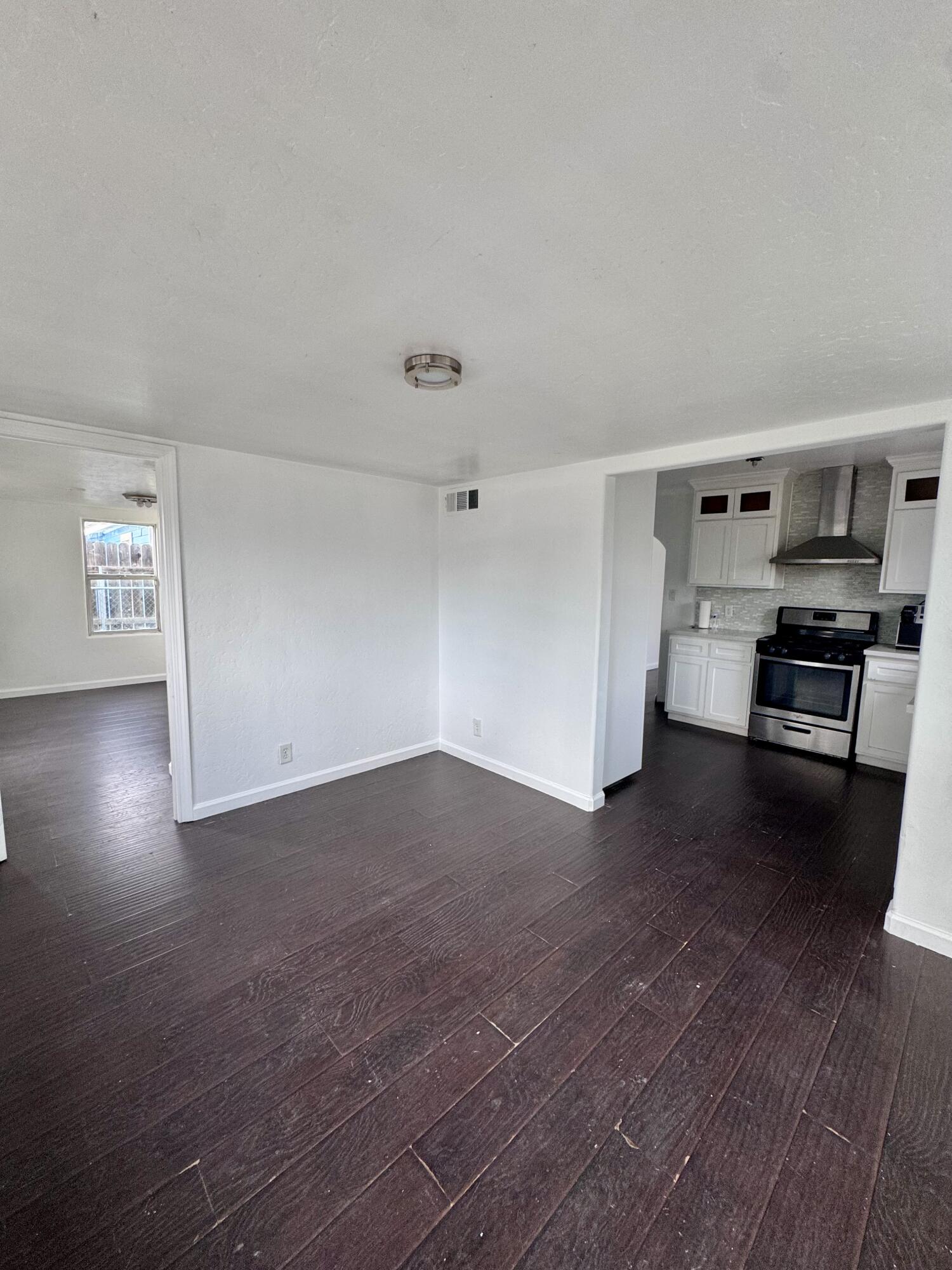 1131 W Buena Vista Ave, Visalia, CA 93291