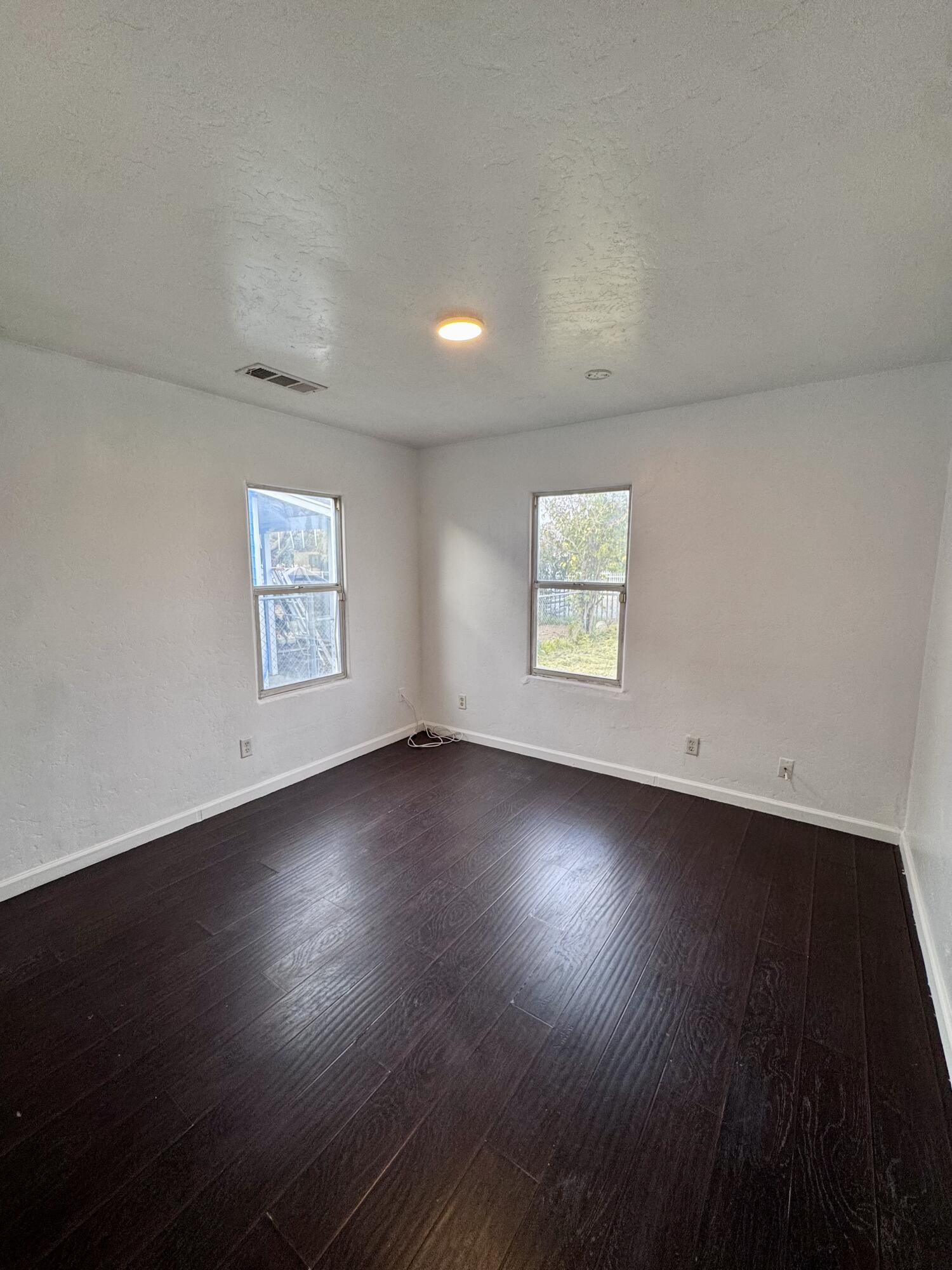 1131 W Buena Vista Ave, Visalia, CA 93291