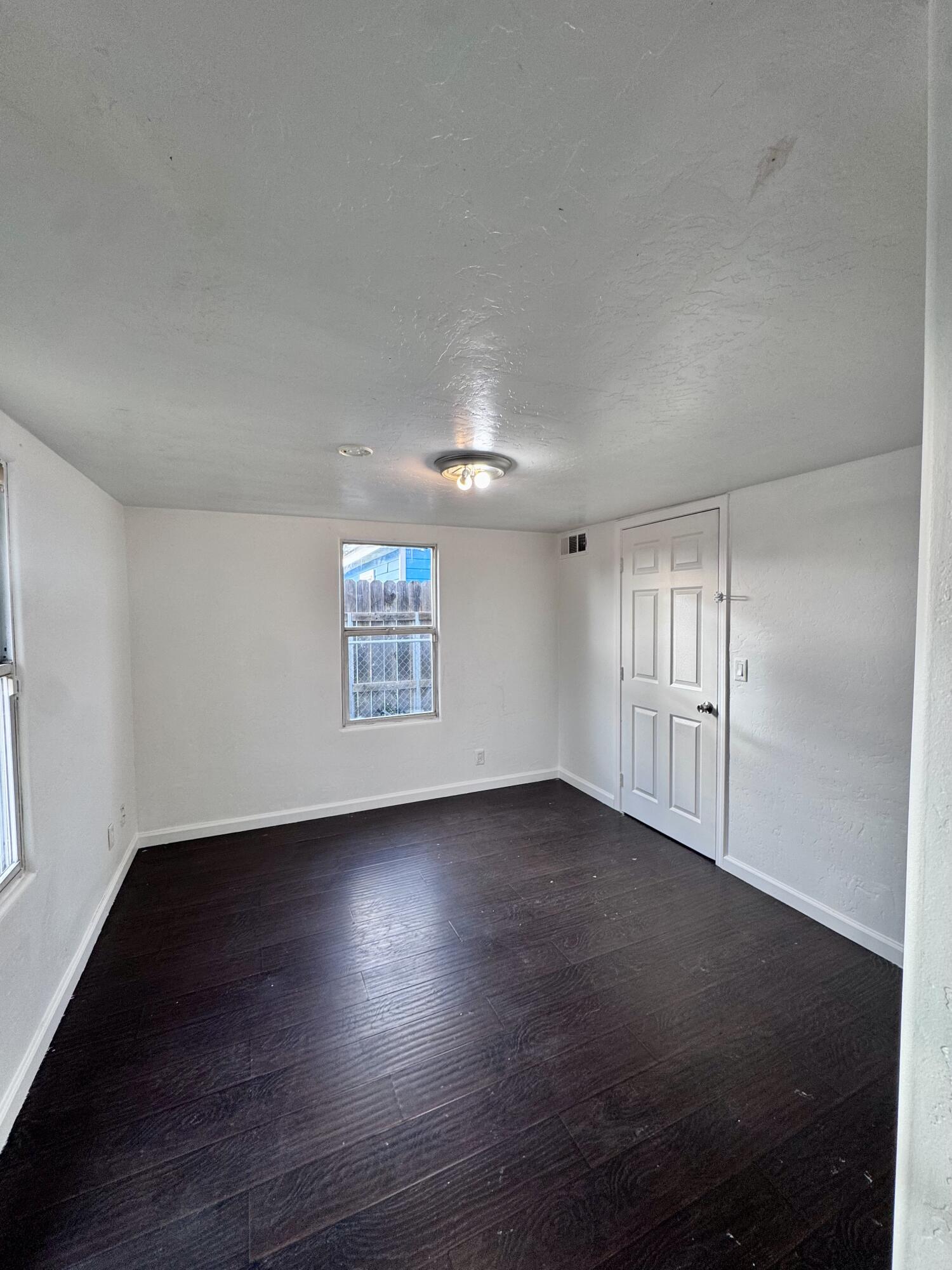 1131 W Buena Vista Ave, Visalia, CA 93291