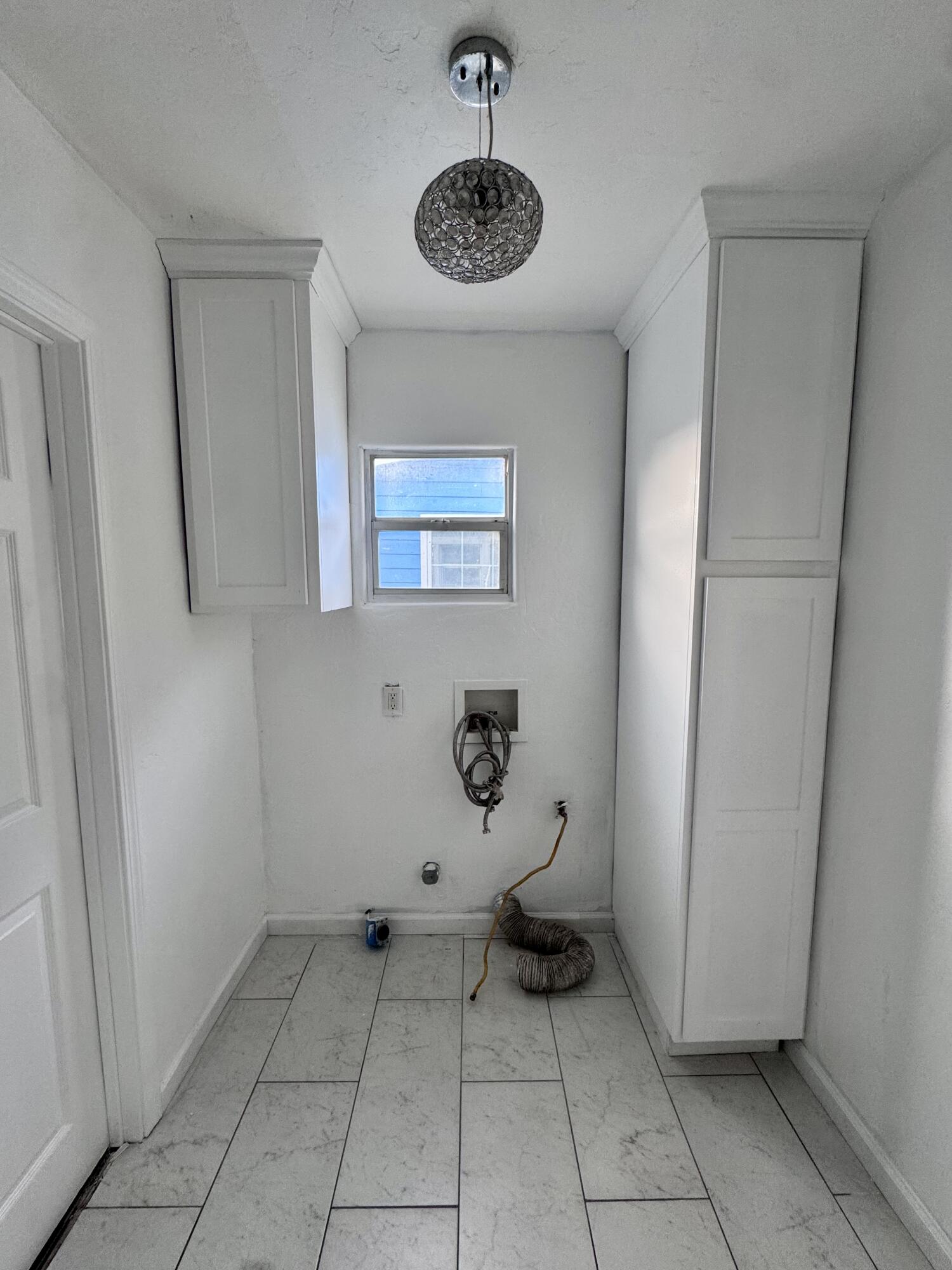 1131 W Buena Vista Ave, Visalia, CA 93291