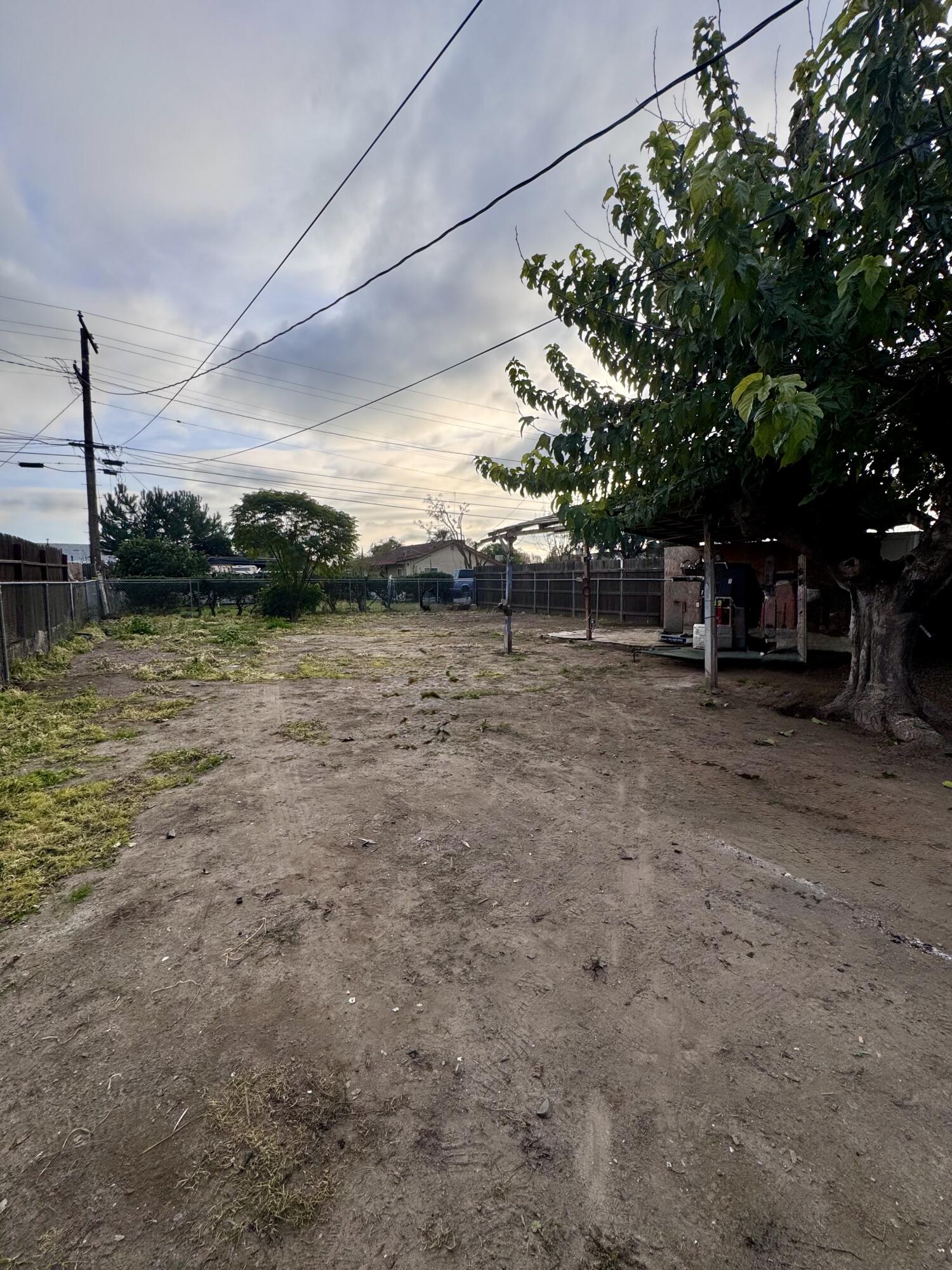 1131 W Buena Vista Ave, Visalia, CA 93291