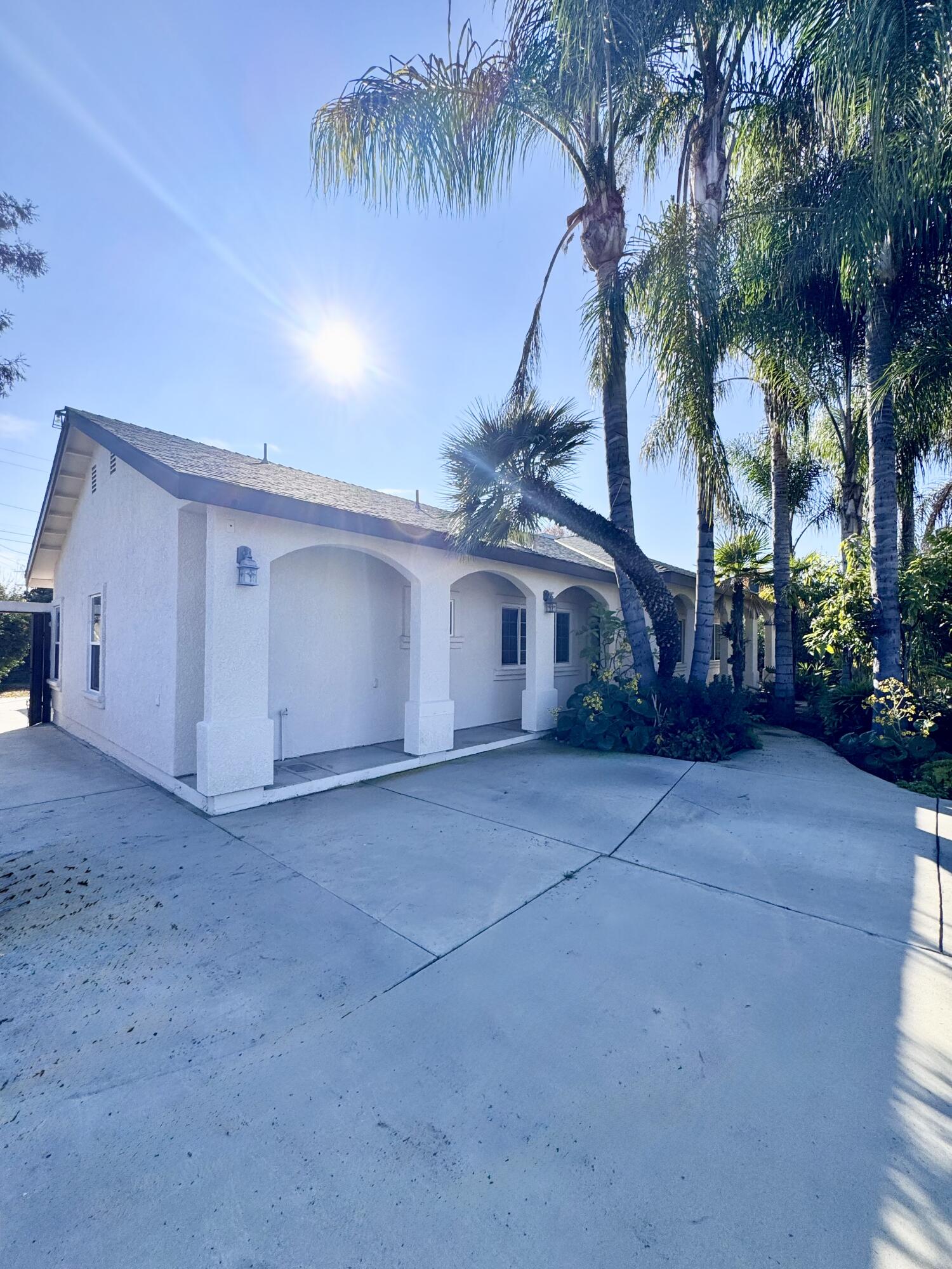 835 E Costner St, Farmersville, CA 93223