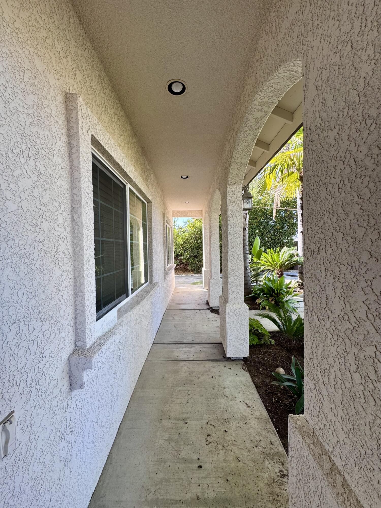 835 E Costner St, Farmersville, CA 93223