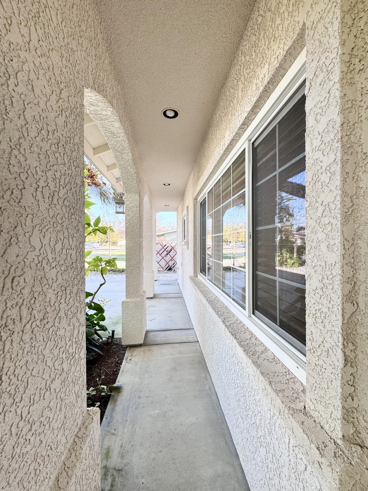 835 E Costner St, Farmersville, CA 93223