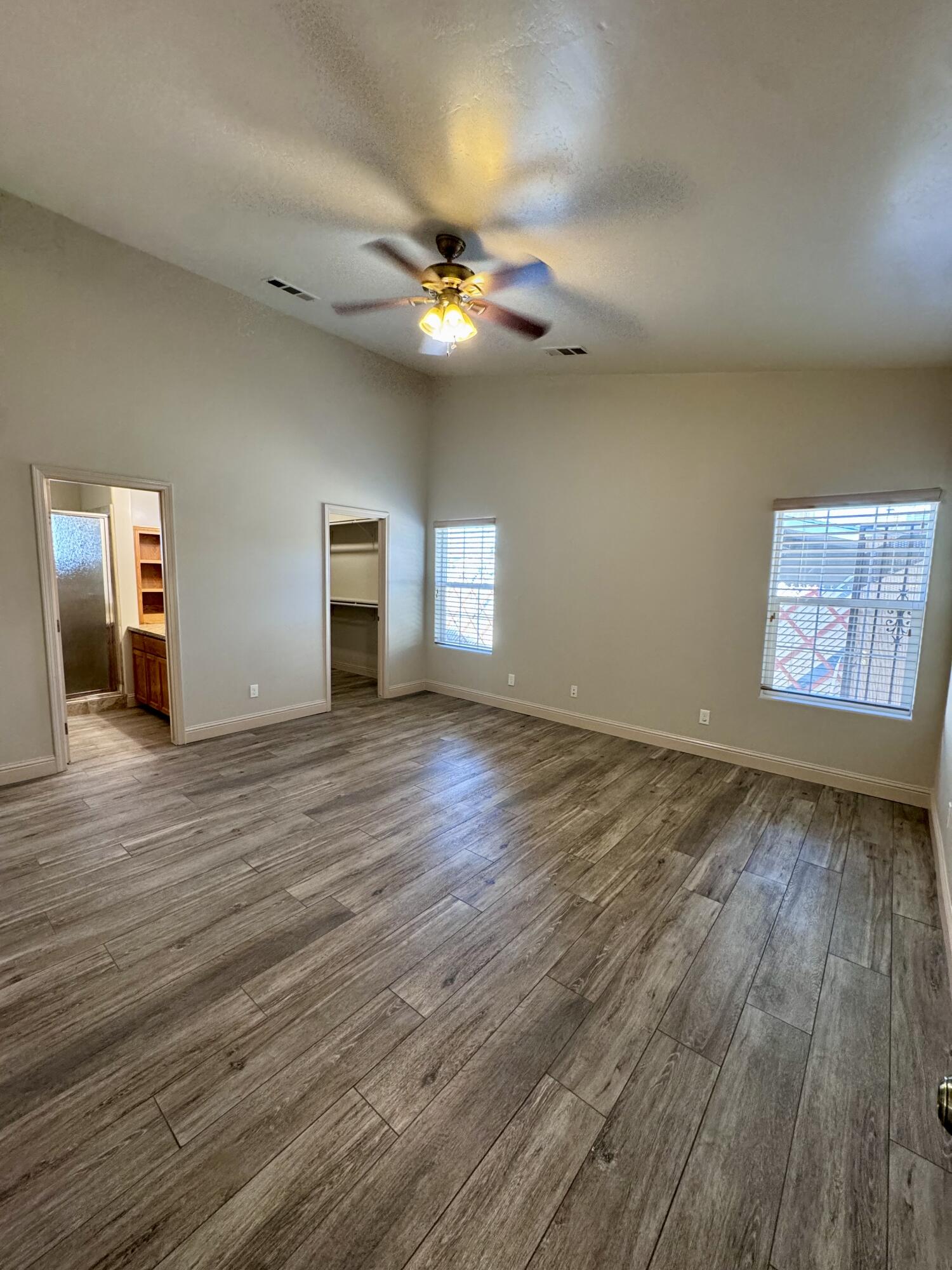 835 E Costner St, Farmersville, CA 93223