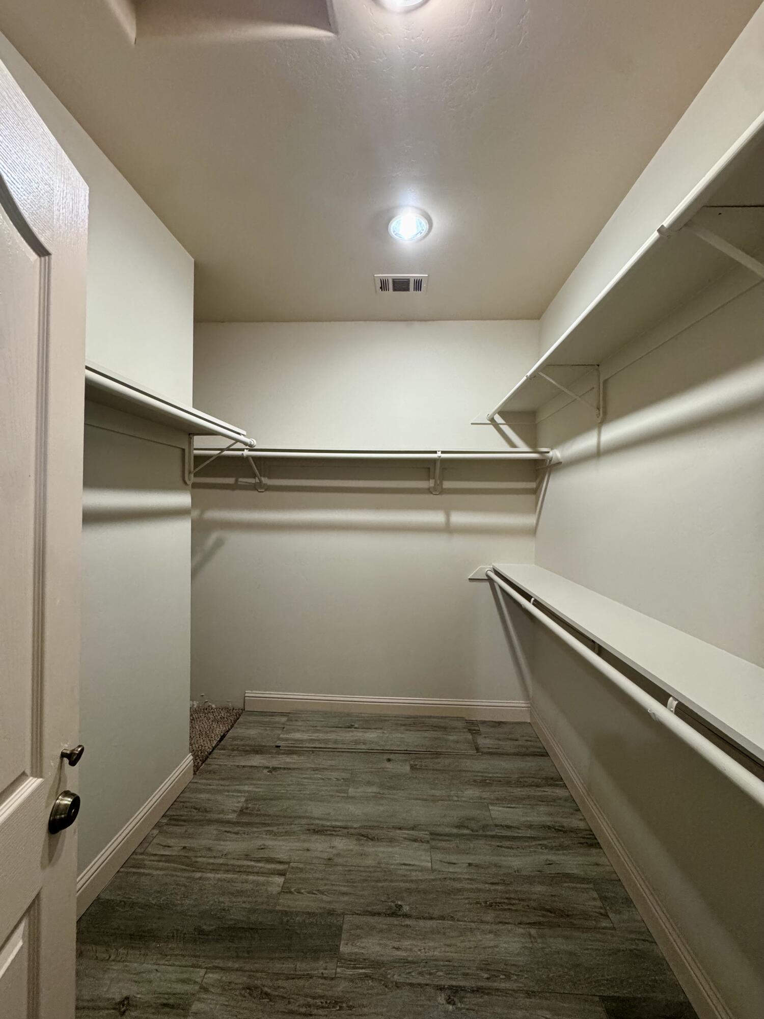 835 E Costner St, Farmersville, CA 93223