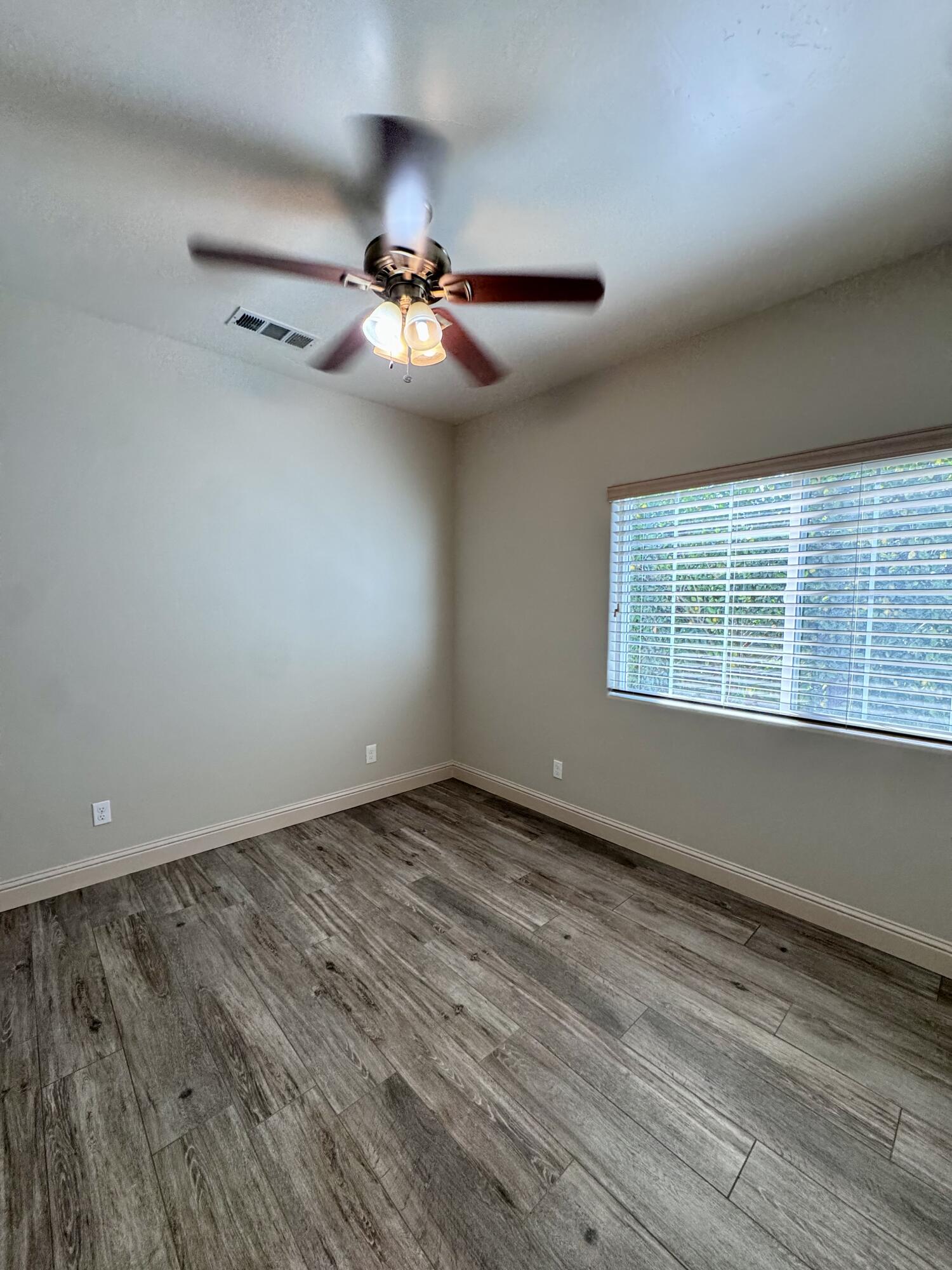 835 E Costner St, Farmersville, CA 93223