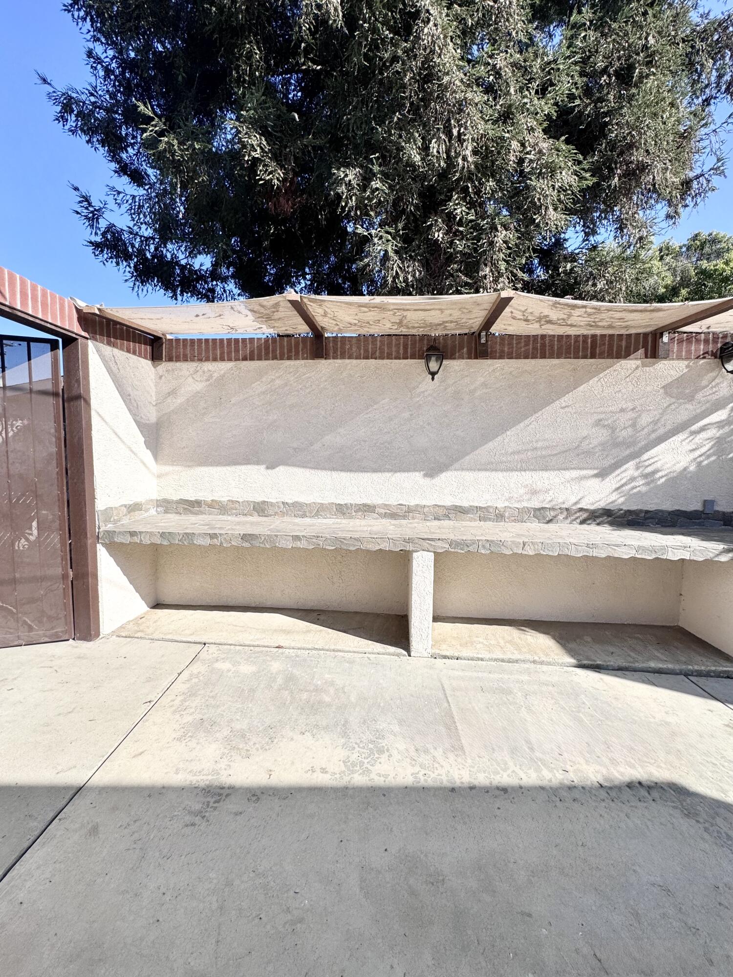 835 E Costner St, Farmersville, CA 93223