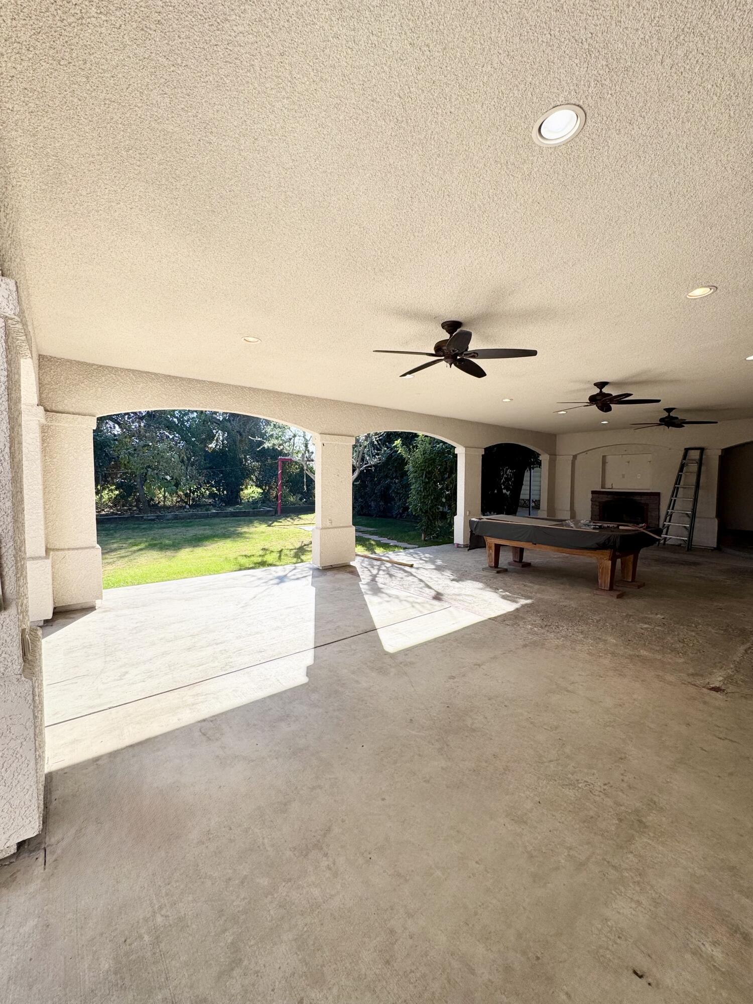 835 E Costner St, Farmersville, CA 93223