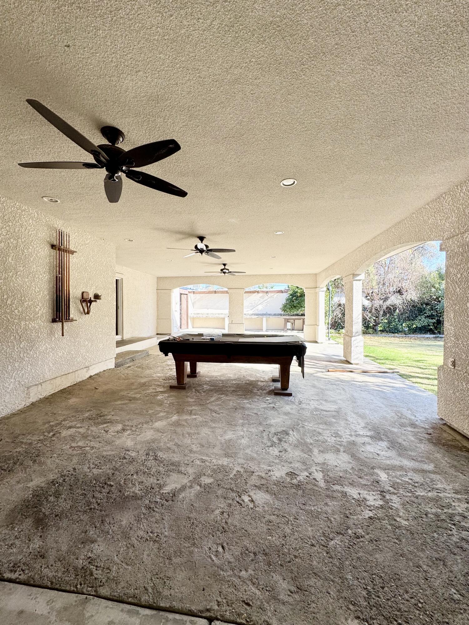 835 E Costner St, Farmersville, CA 93223