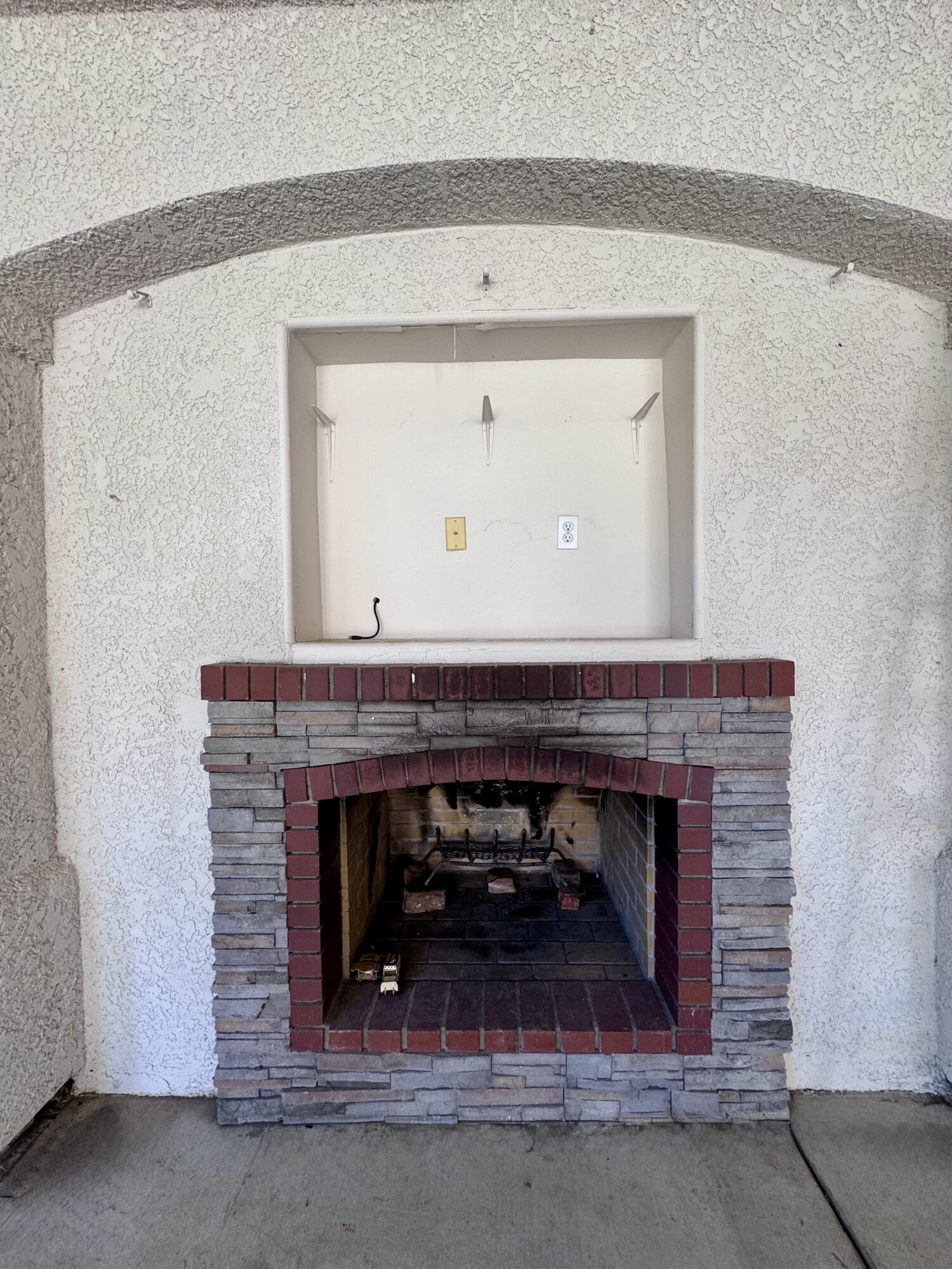 835 E Costner St, Farmersville, CA 93223