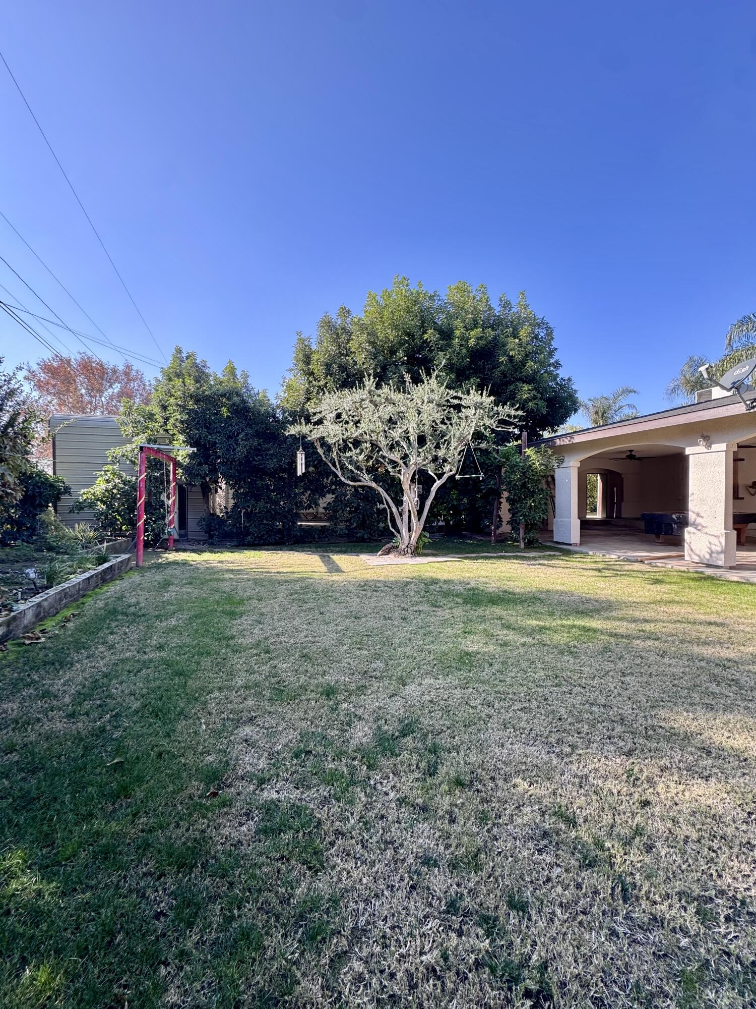 835 E Costner St, Farmersville, CA 93223