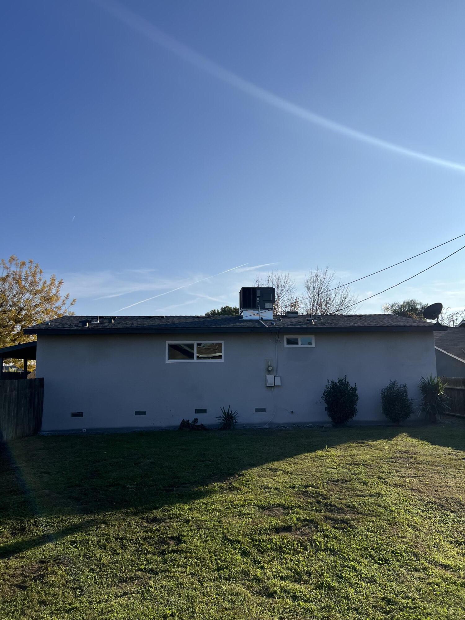 614 N View St, Visalia, CA 93292