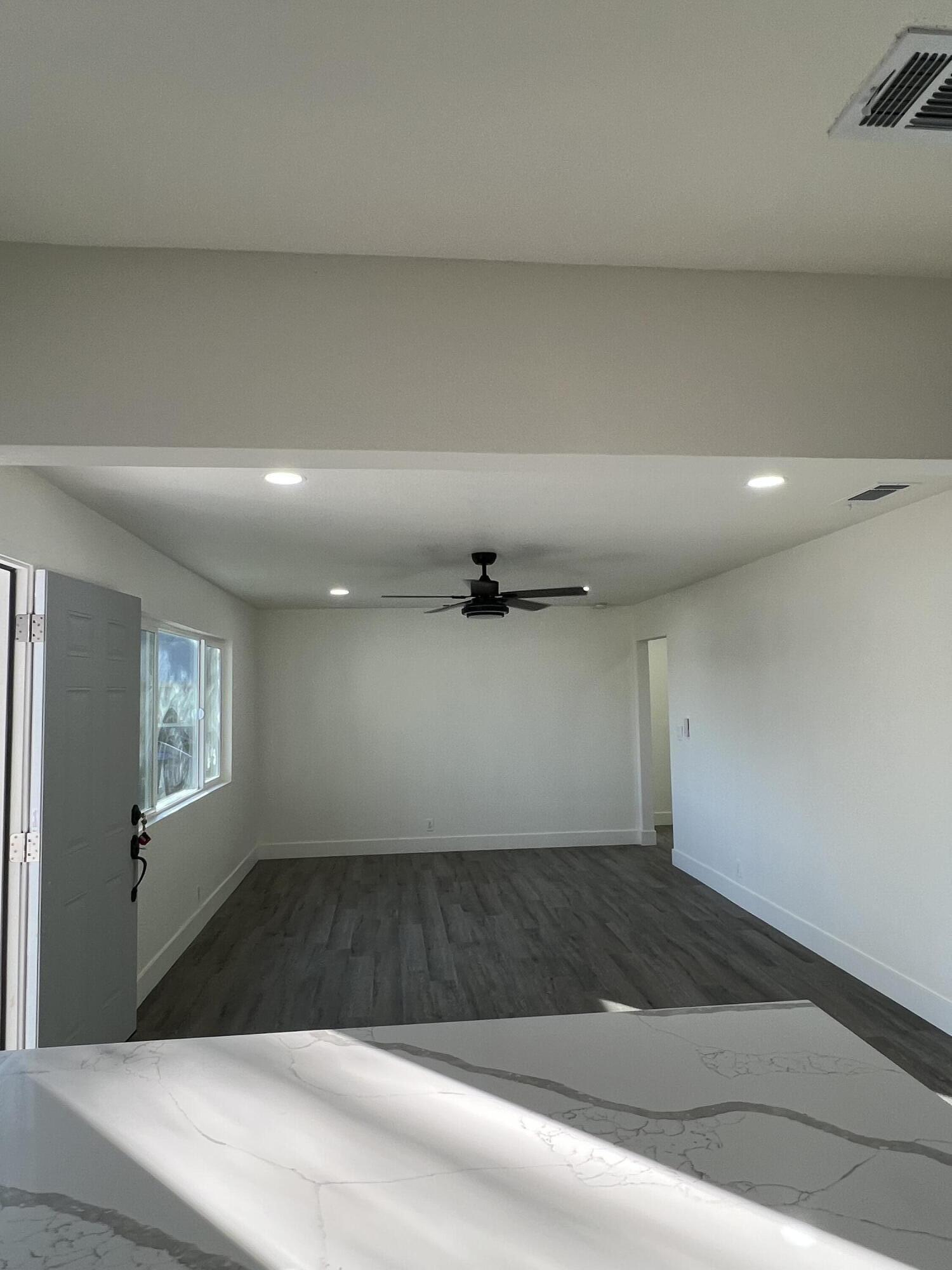 614 N View St, Visalia, CA 93292