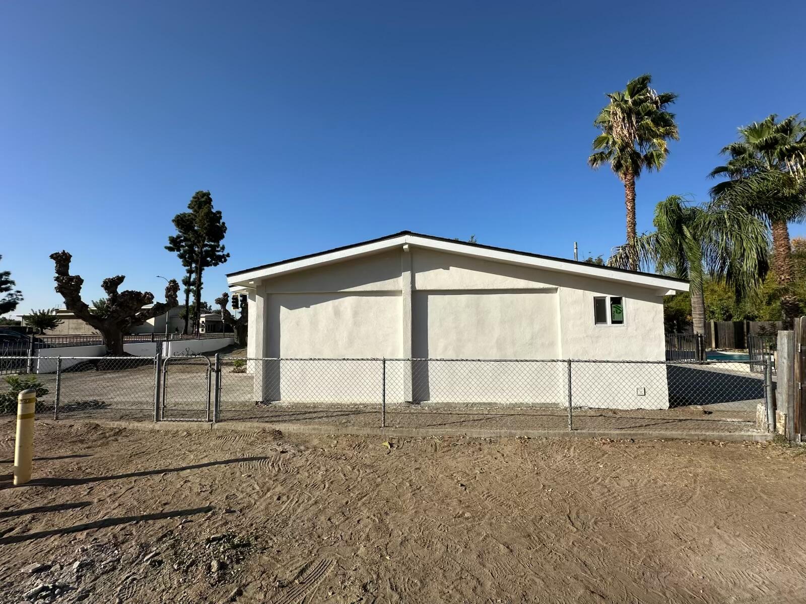 16 S Plano St, Porterville, CA 93257