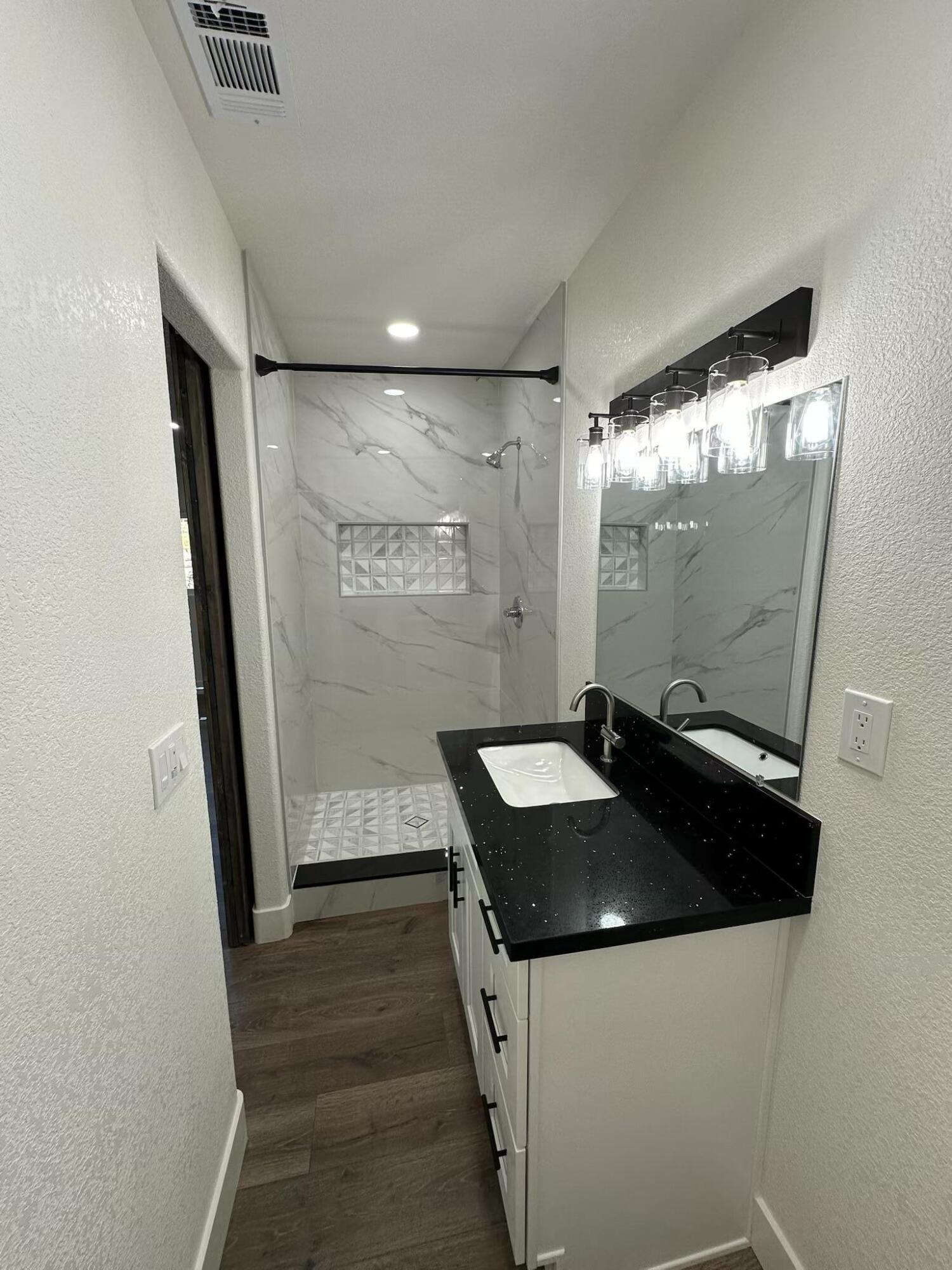 16 S Plano St, Porterville, CA 93257