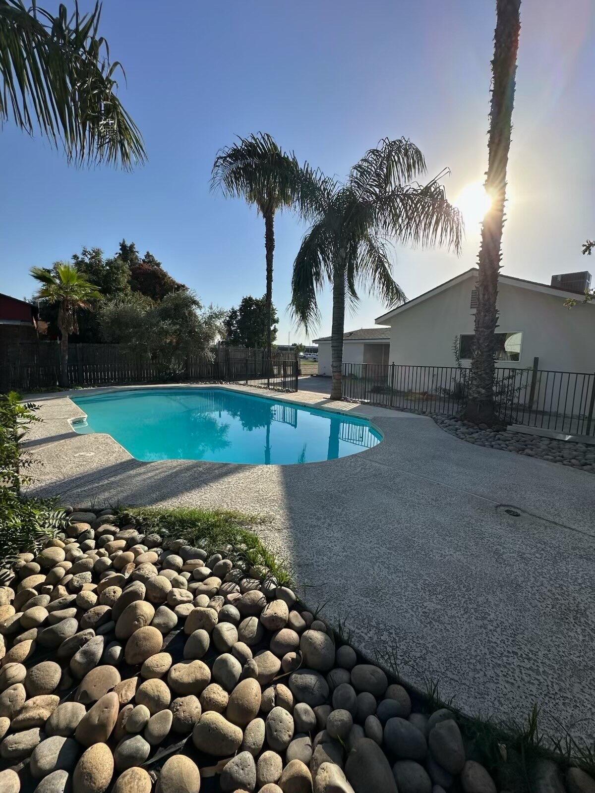 16 S Plano St, Porterville, CA 93257