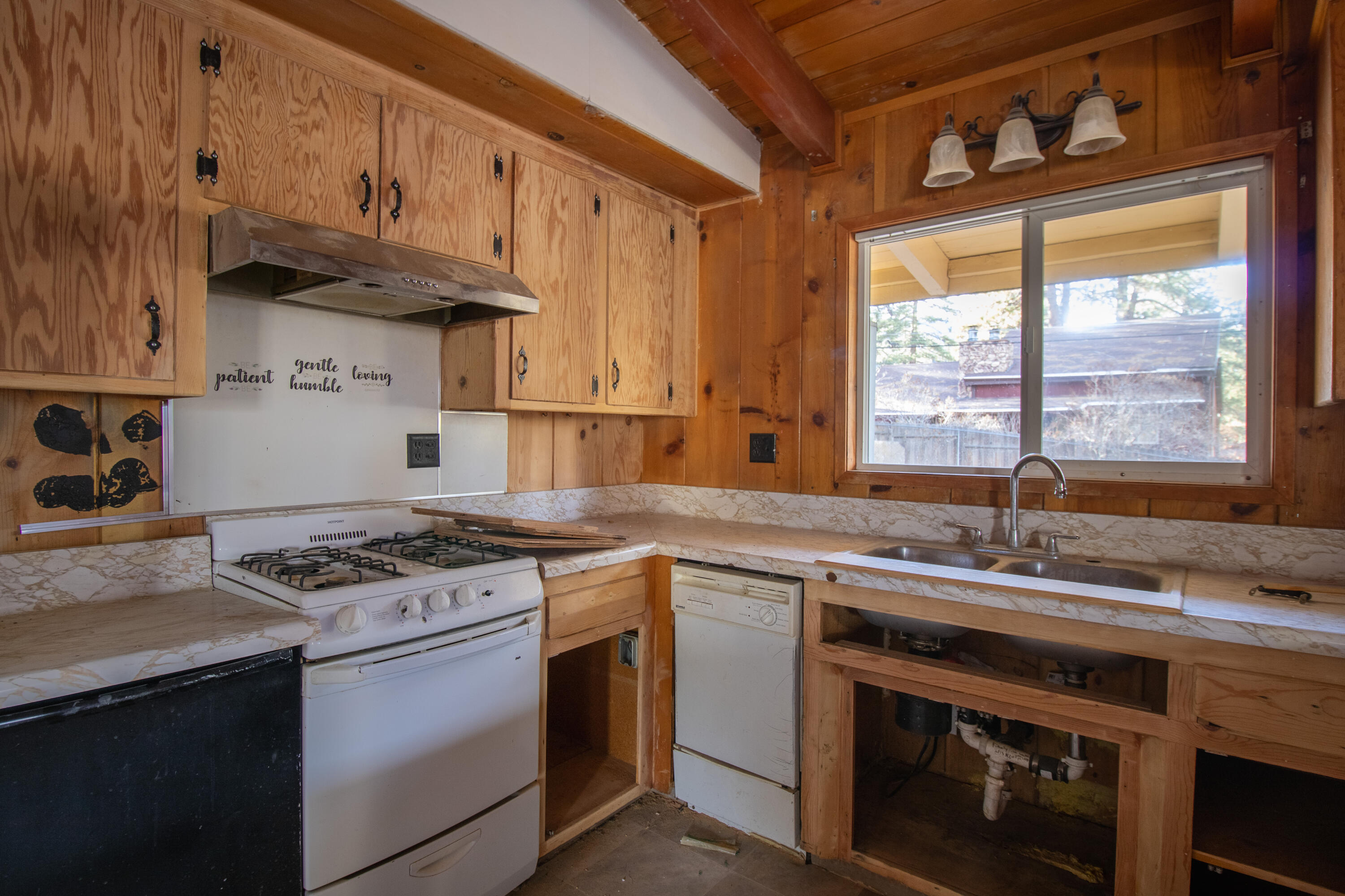 5608 Sheepcreek Dr, Wrightwood, CA 92397