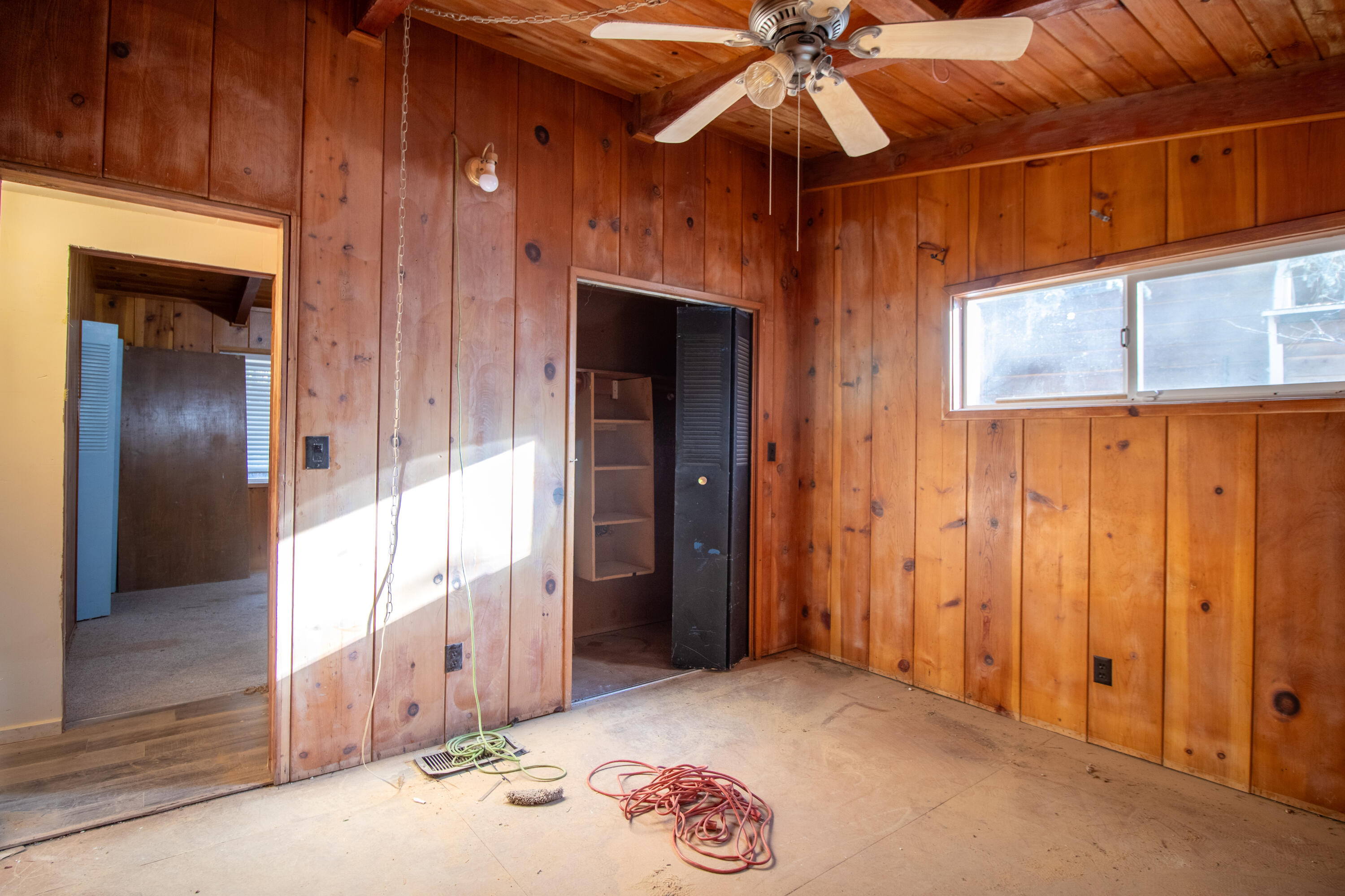 5608 Sheepcreek Dr, Wrightwood, CA 92397