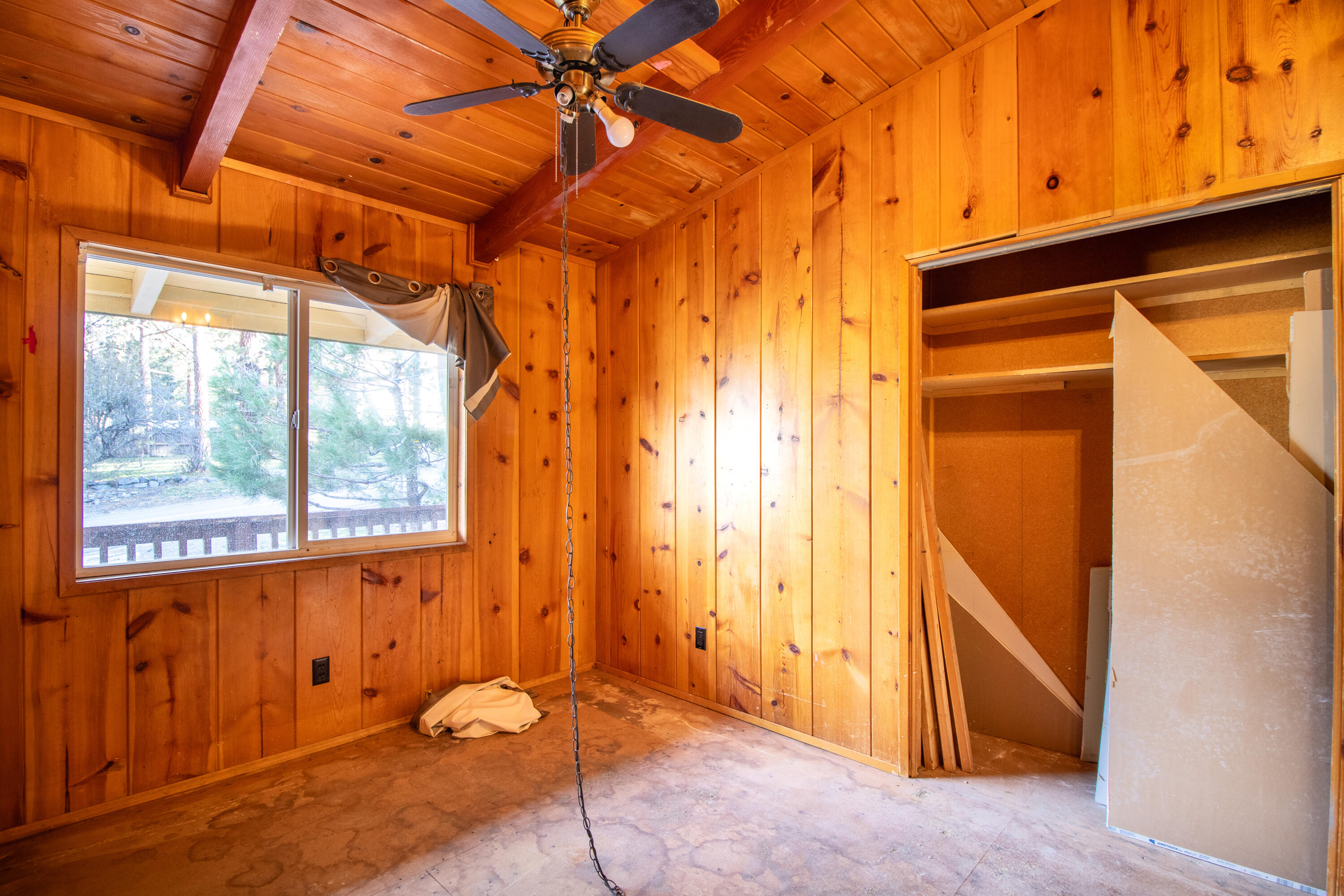 5608 Sheepcreek Dr, Wrightwood, CA 92397