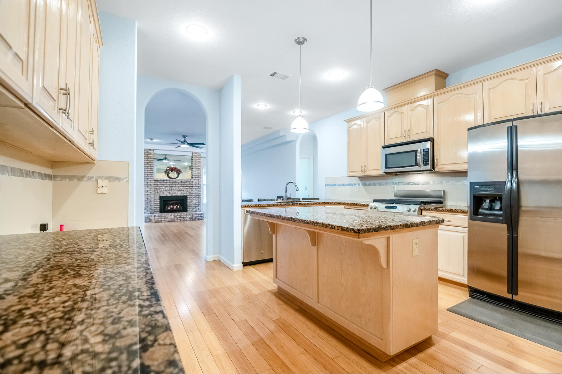 1134 N Rova Ct, Visalia, CA 93291