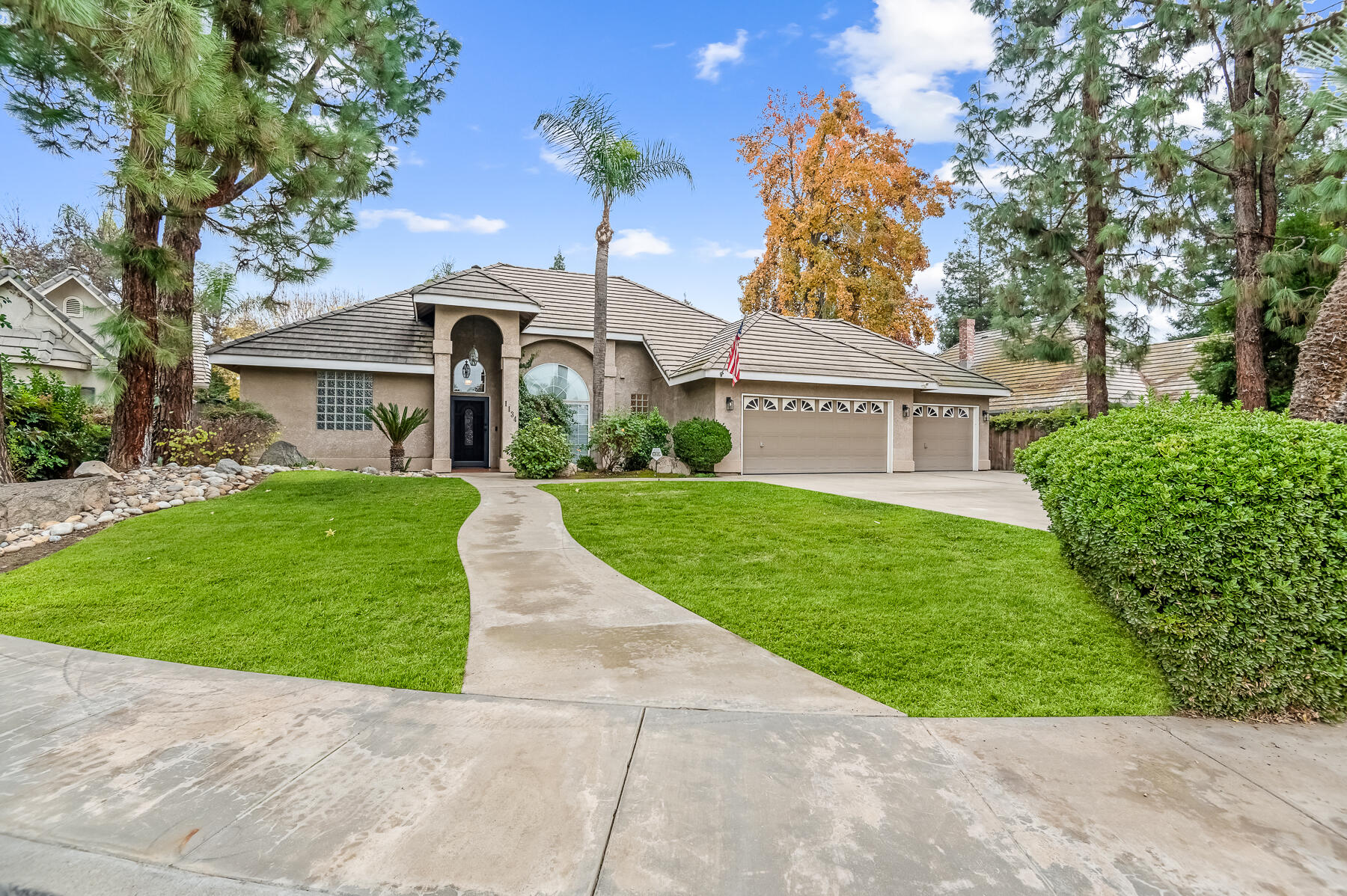1134 N Rova Ct, Visalia, CA 93291