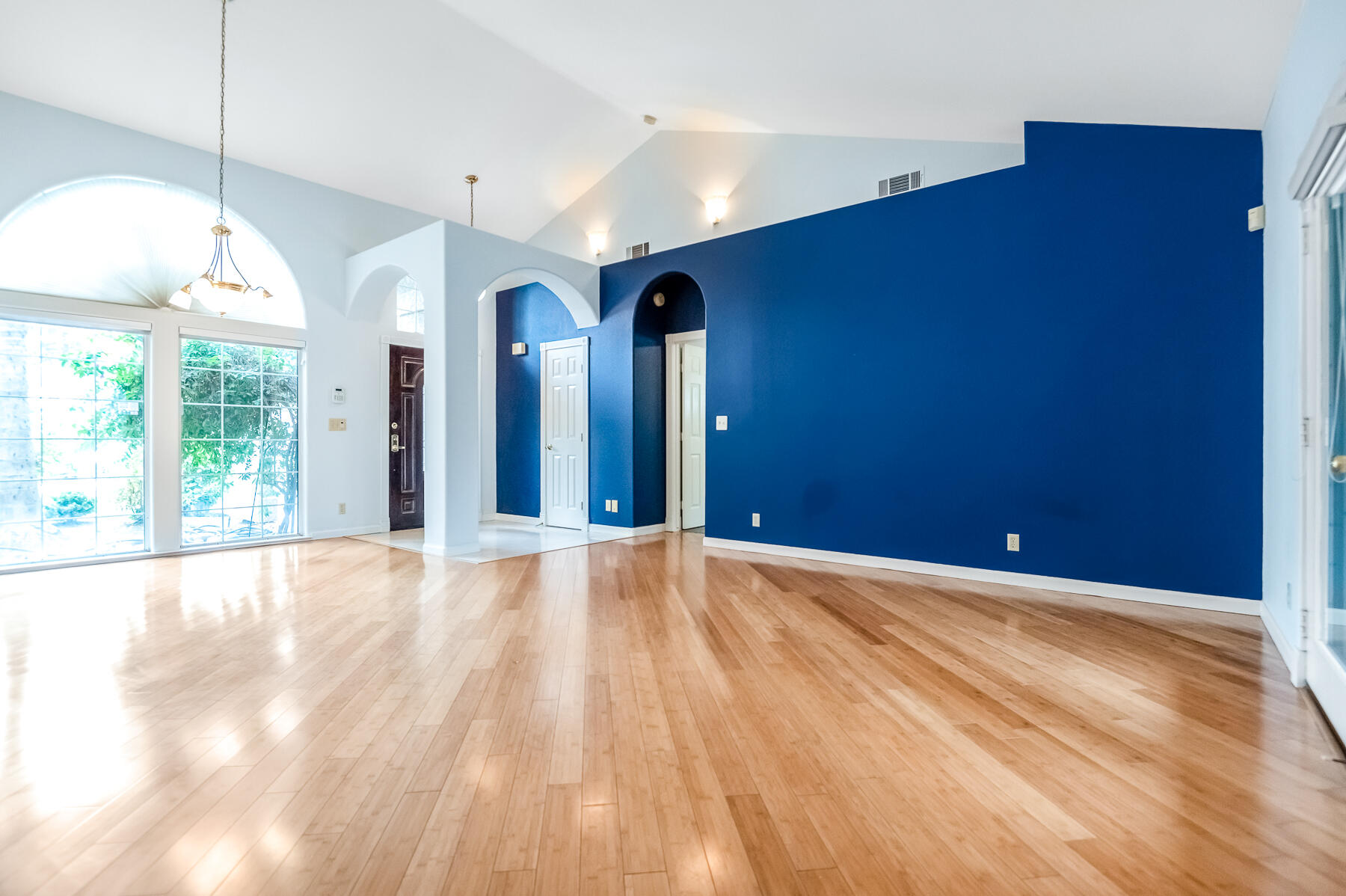 1134 N Rova Ct, Visalia, CA 93291