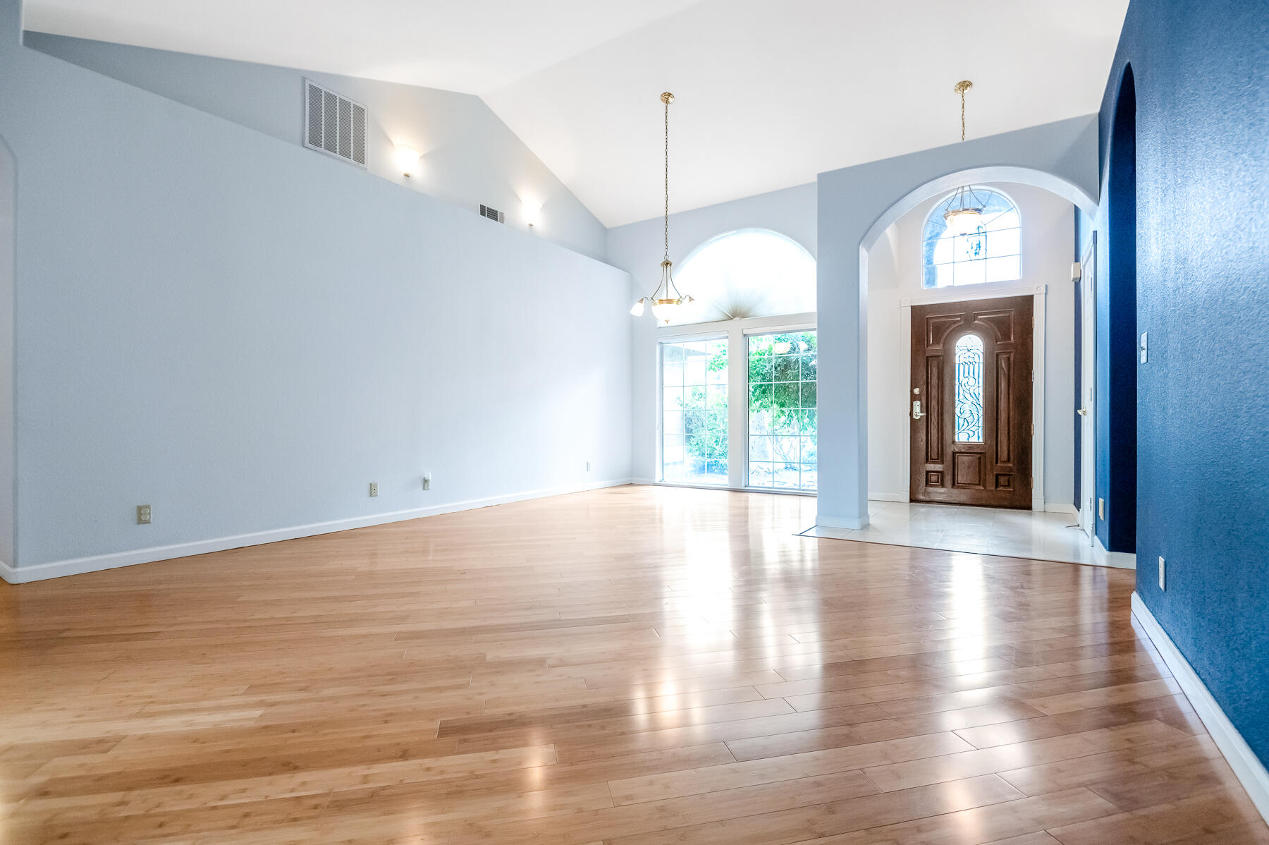 1134 N Rova Ct, Visalia, CA 93291