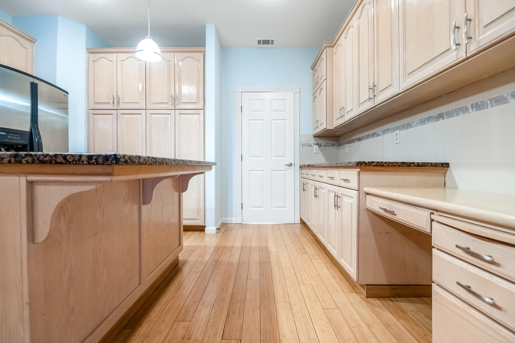 1134 N Rova Ct, Visalia, CA 93291