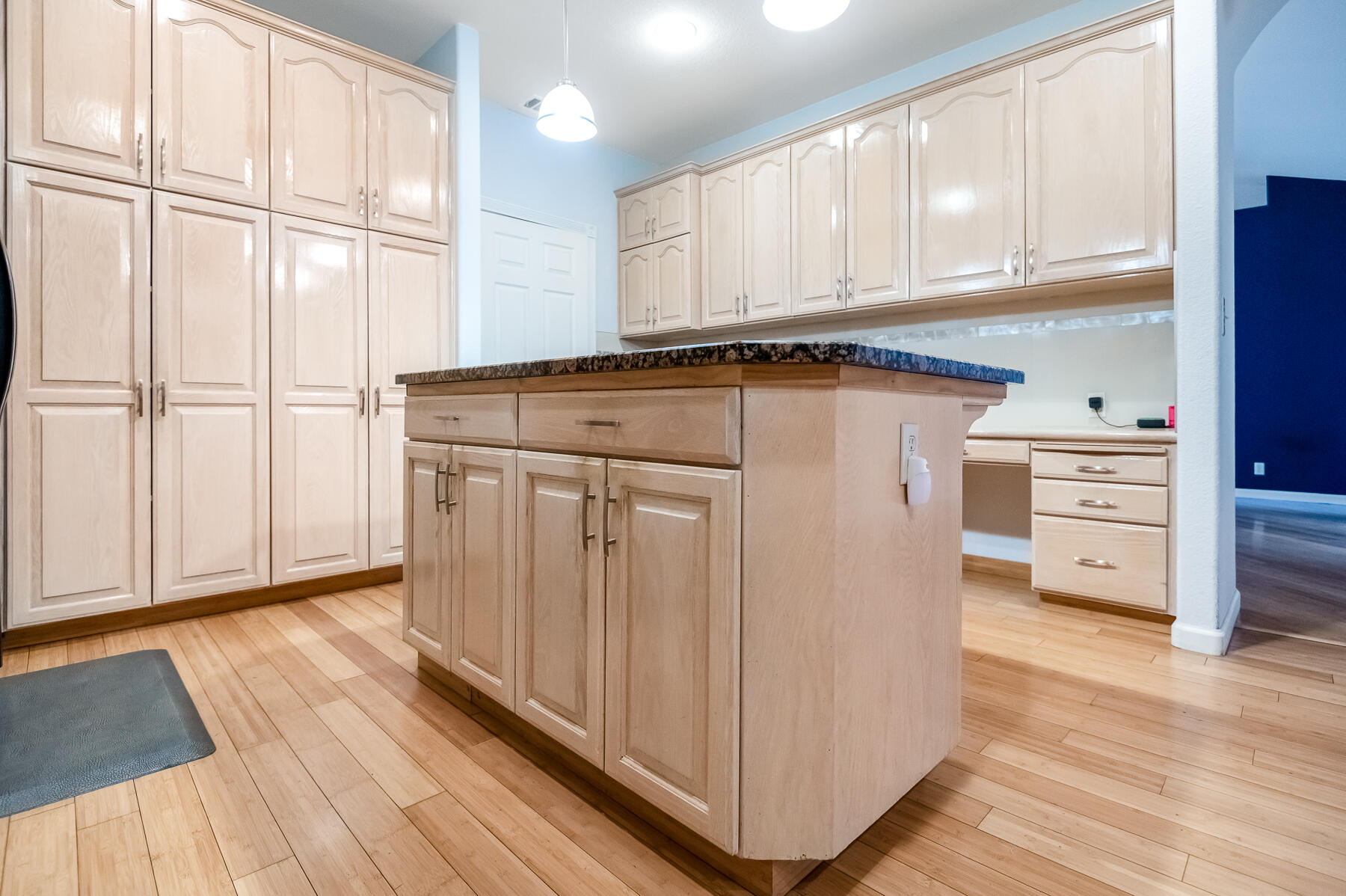 1134 N Rova Ct, Visalia, CA 93291