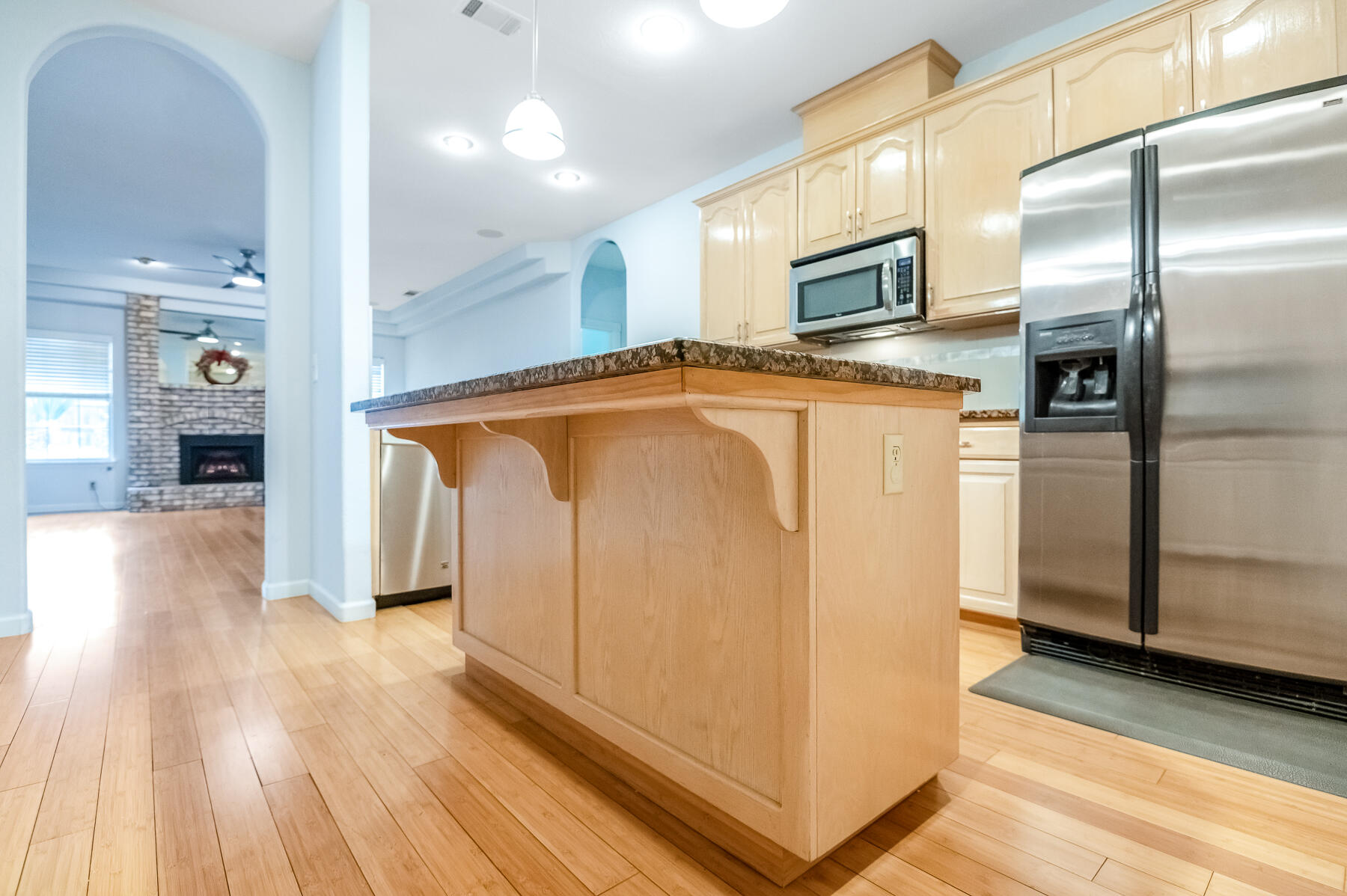 1134 N Rova Ct, Visalia, CA 93291