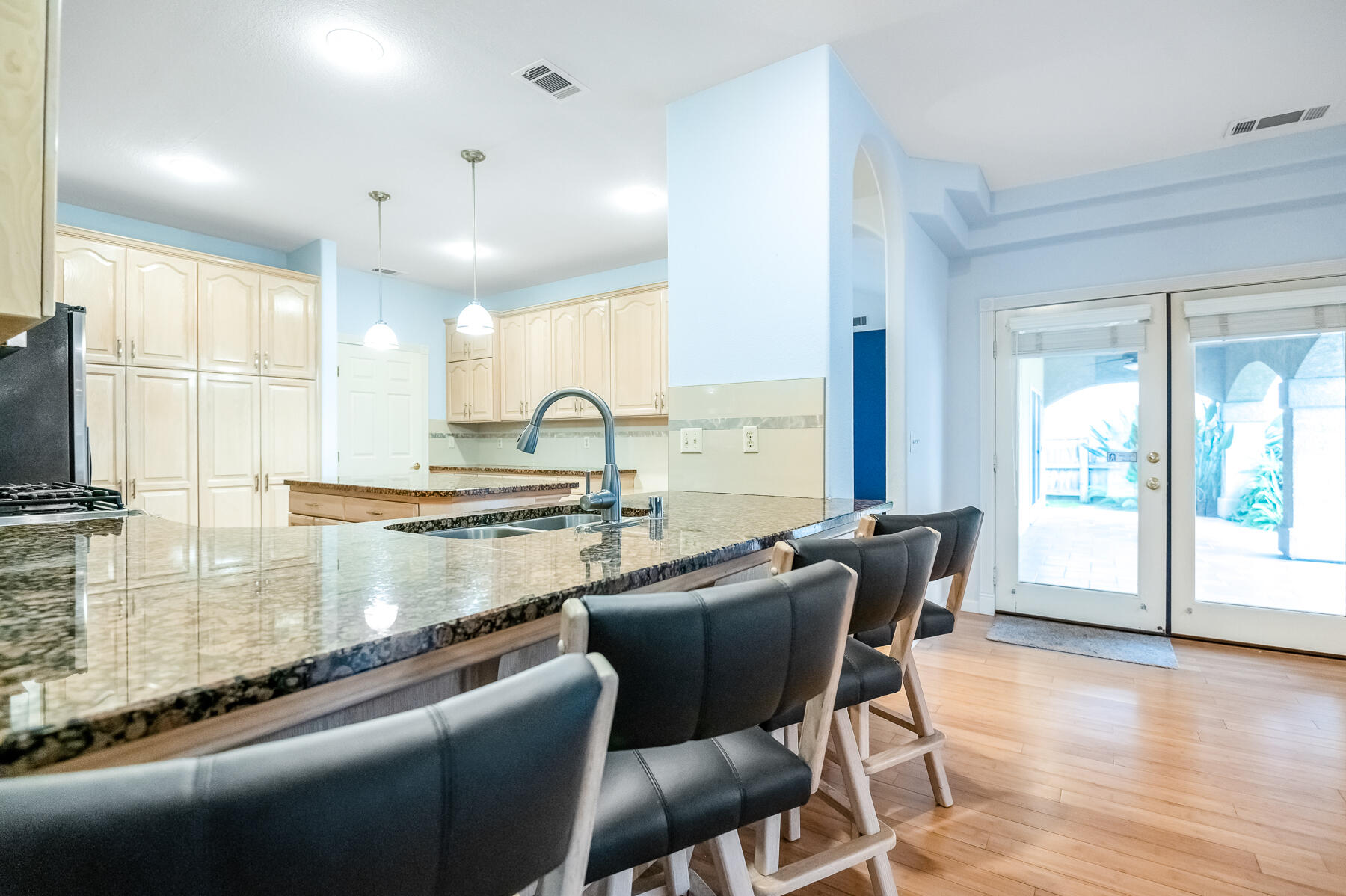 1134 N Rova Ct, Visalia, CA 93291