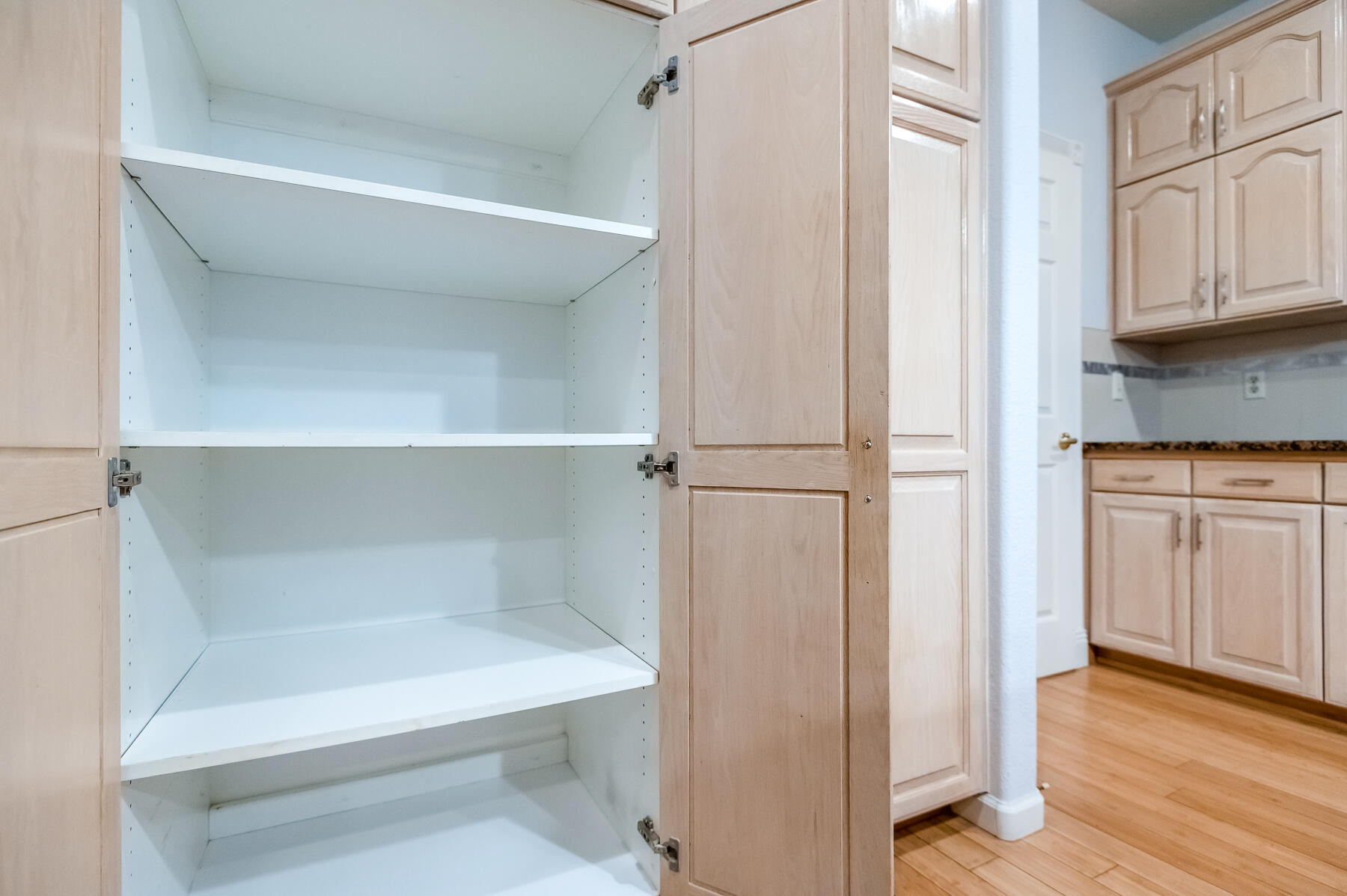 1134 N Rova Ct, Visalia, CA 93291