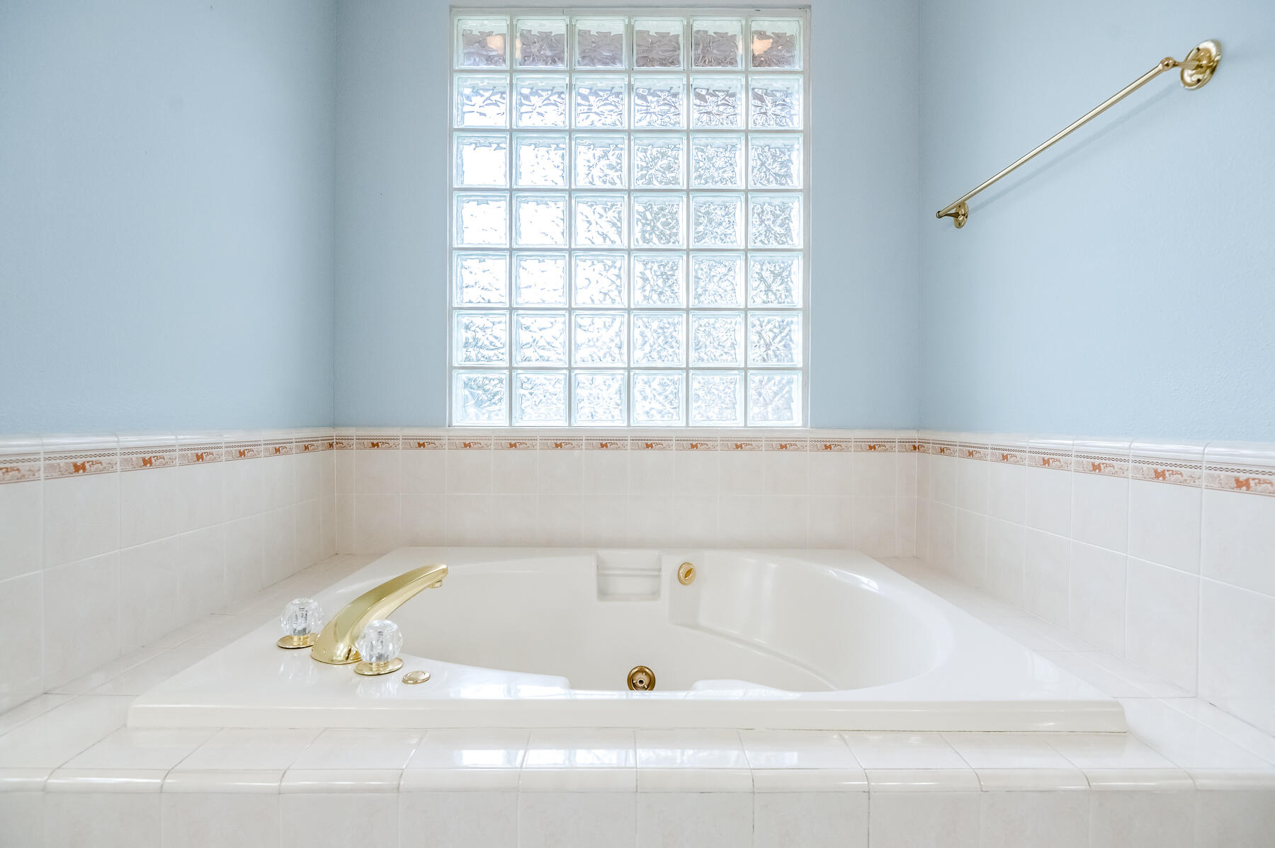 1134 N Rova Ct, Visalia, CA 93291