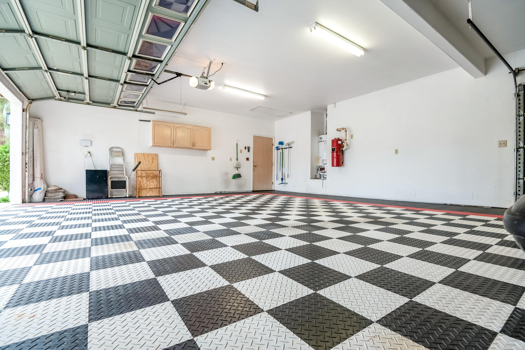 1134 N Rova Ct, Visalia, CA 93291