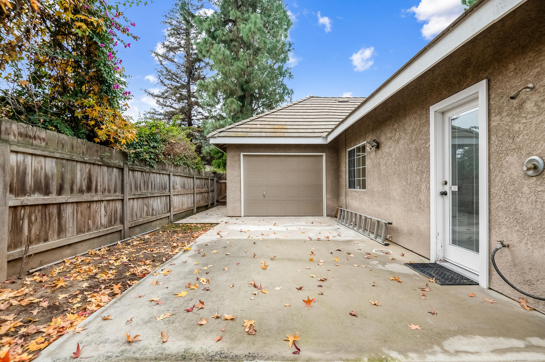 1134 N Rova Ct, Visalia, CA 93291