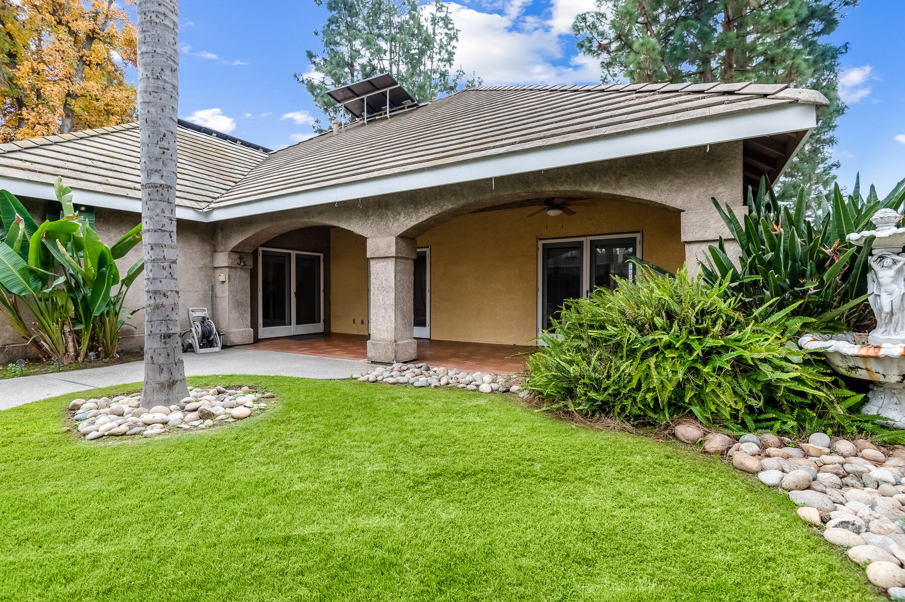 1134 N Rova Ct, Visalia, CA 93291