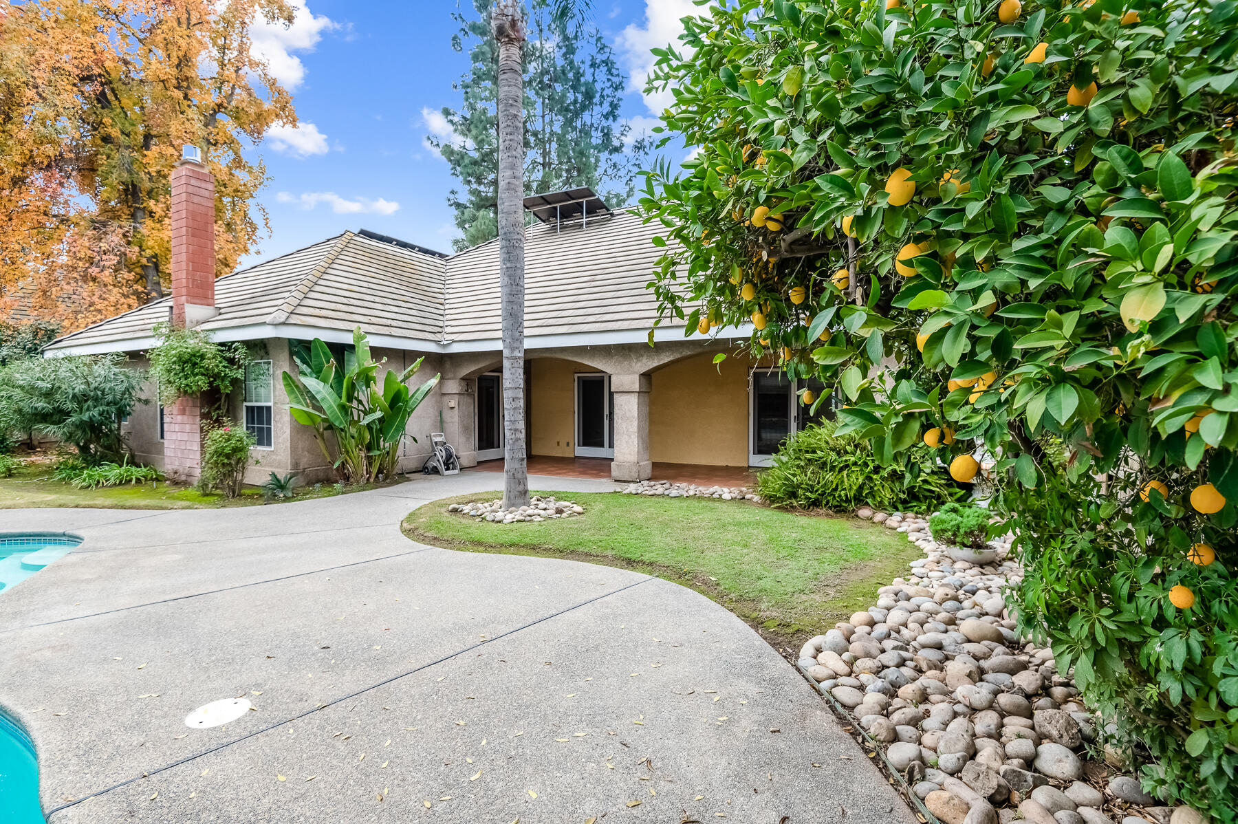 1134 N Rova Ct, Visalia, CA 93291