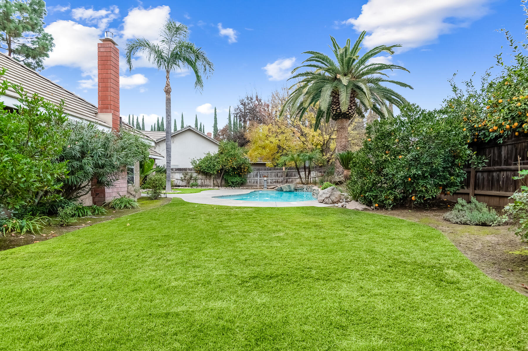 1134 N Rova Ct, Visalia, CA 93291