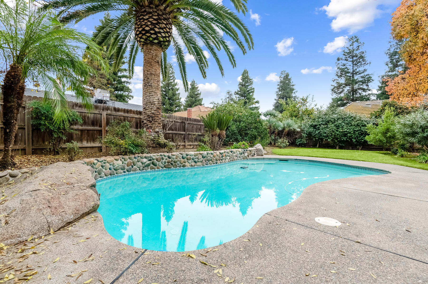 1134 N Rova Ct, Visalia, CA 93291