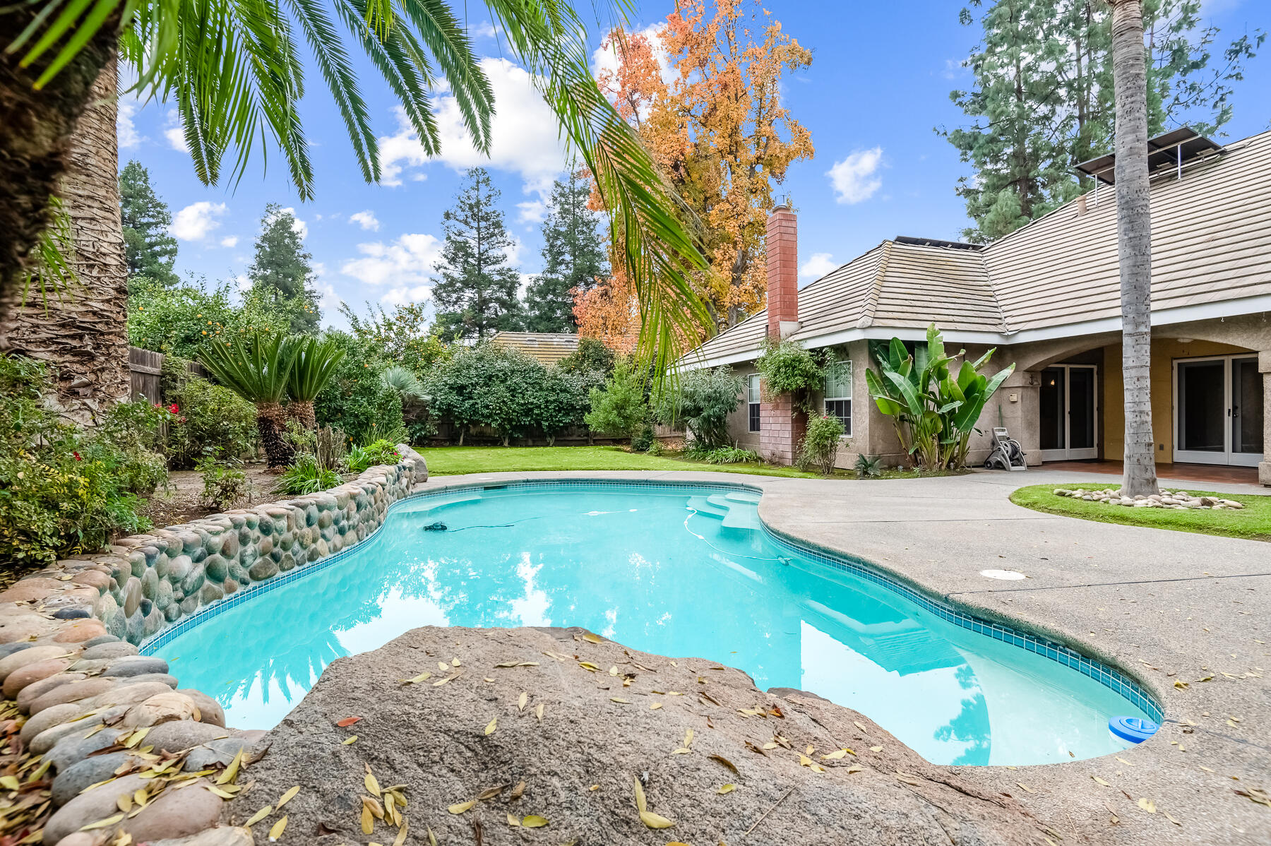 1134 N Rova Ct, Visalia, CA 93291