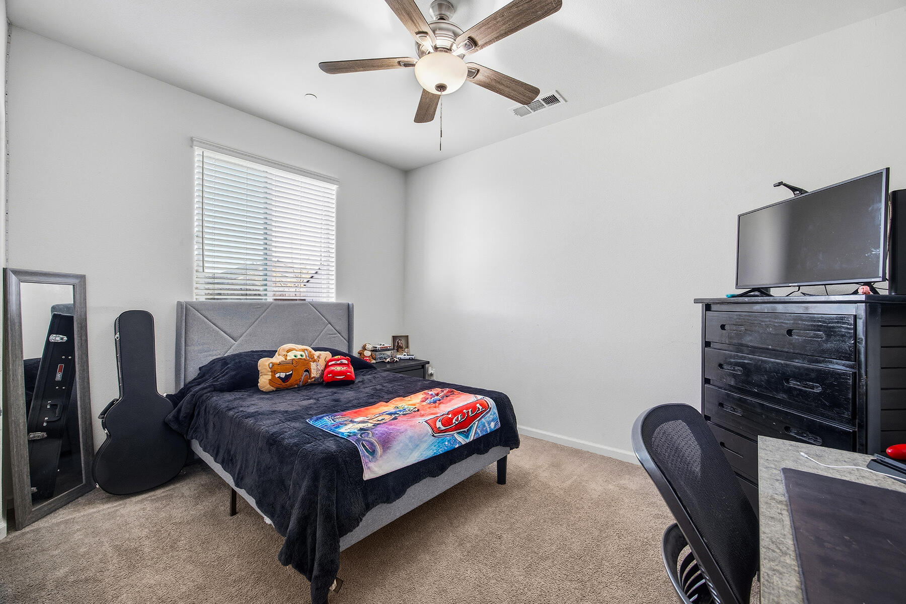 3623 E Seeger Ave, Visalia, CA 93292